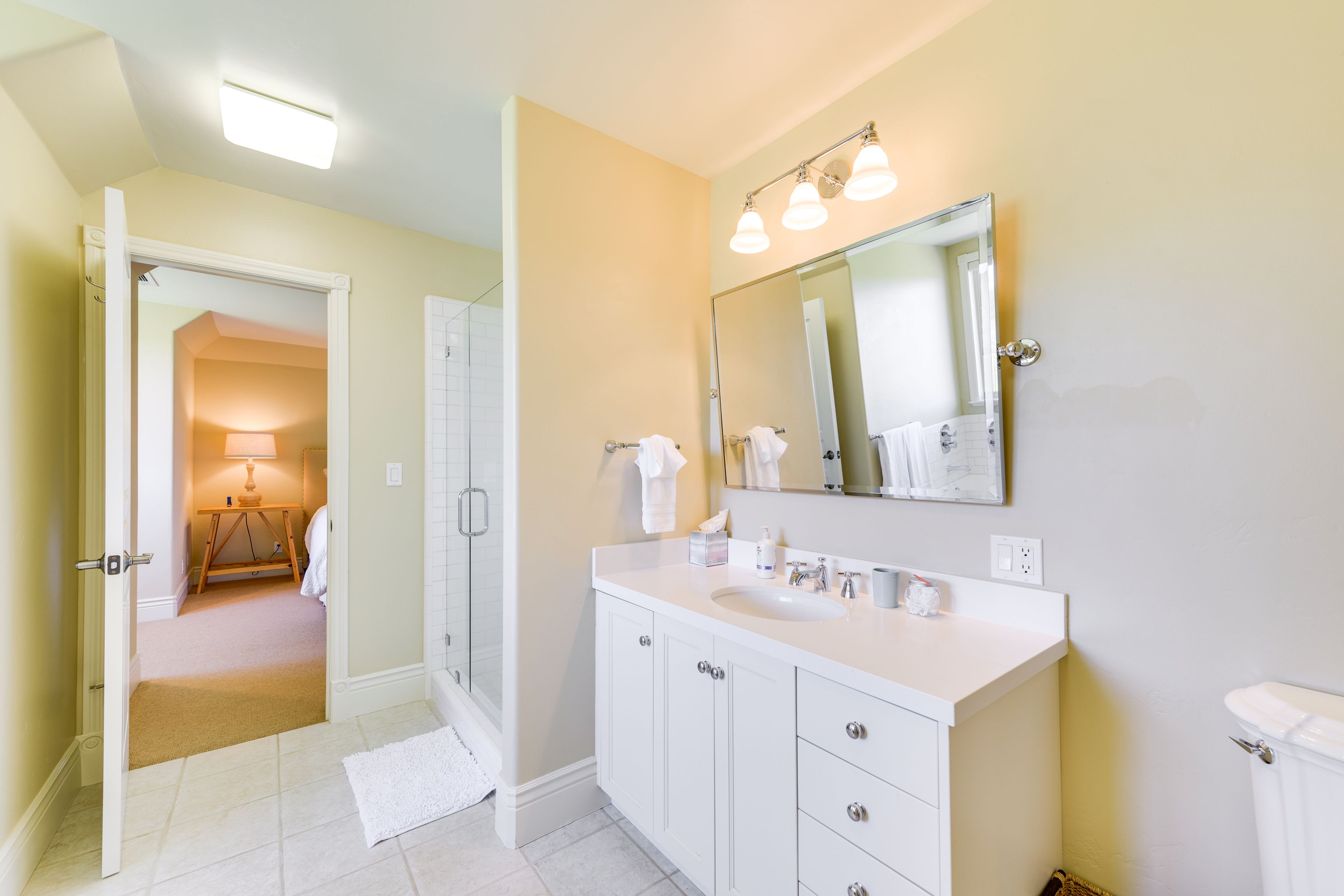 Shared En-Suite Bathroom | 2nd Floor