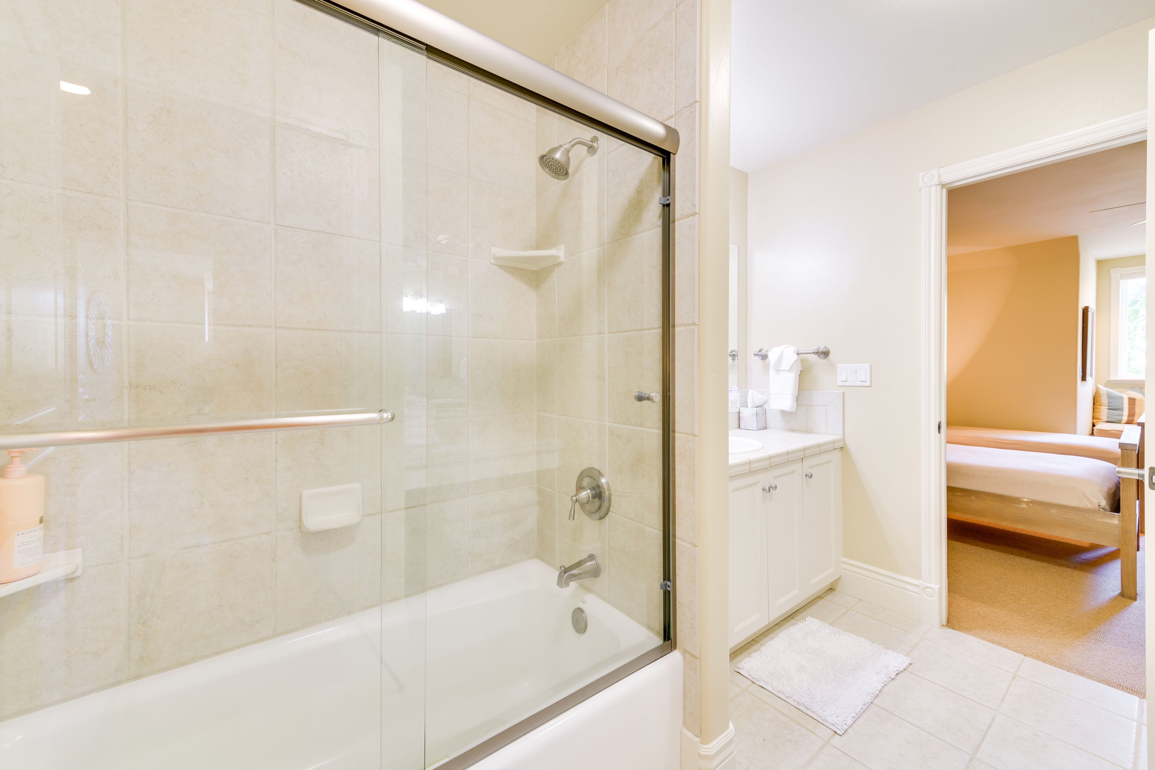 En-Suite Bathroom | 2nd Floor