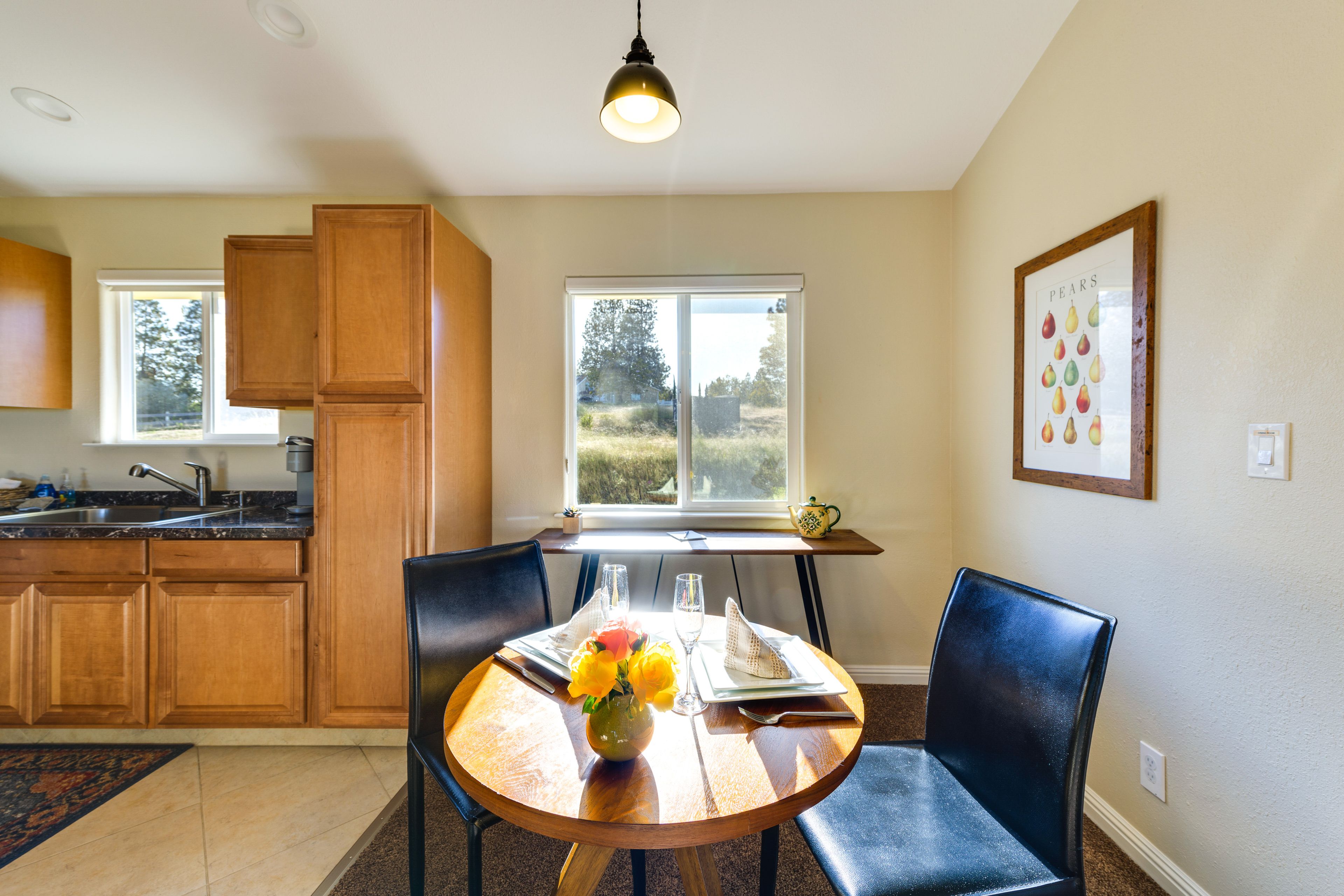 Dining Area | Dishware/Flatware Provided