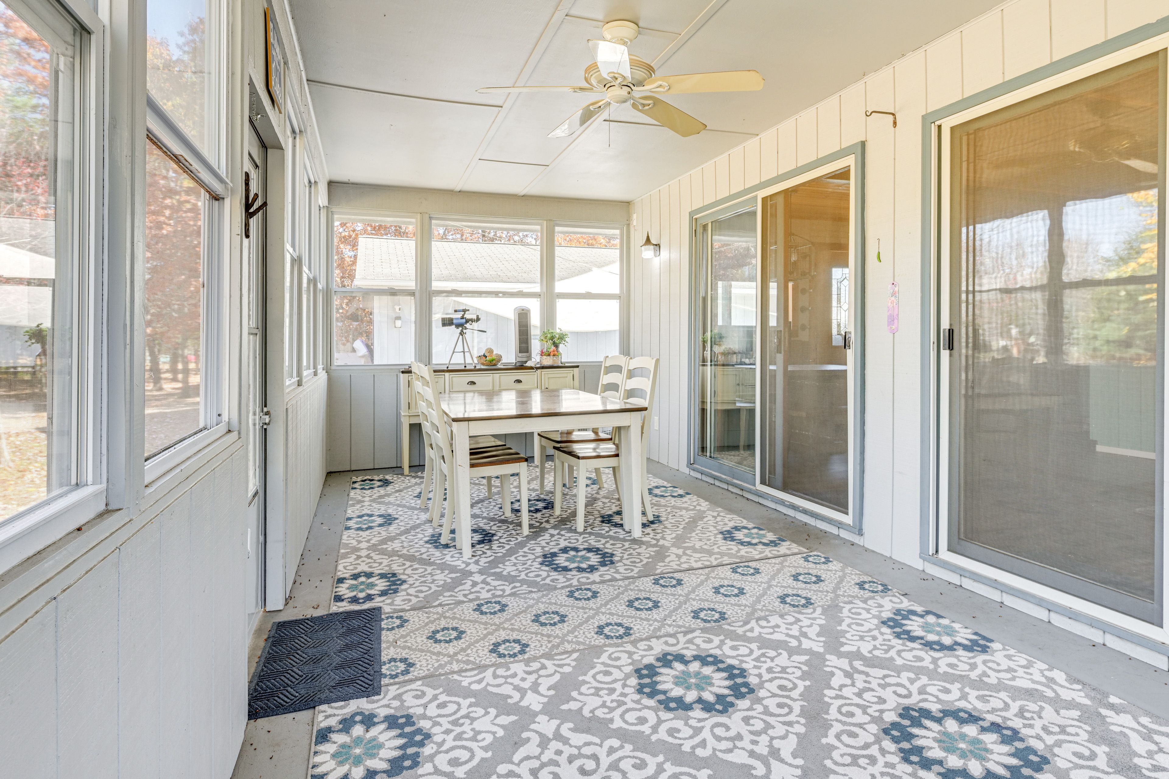3-Season Room | Dining Area | High Chair