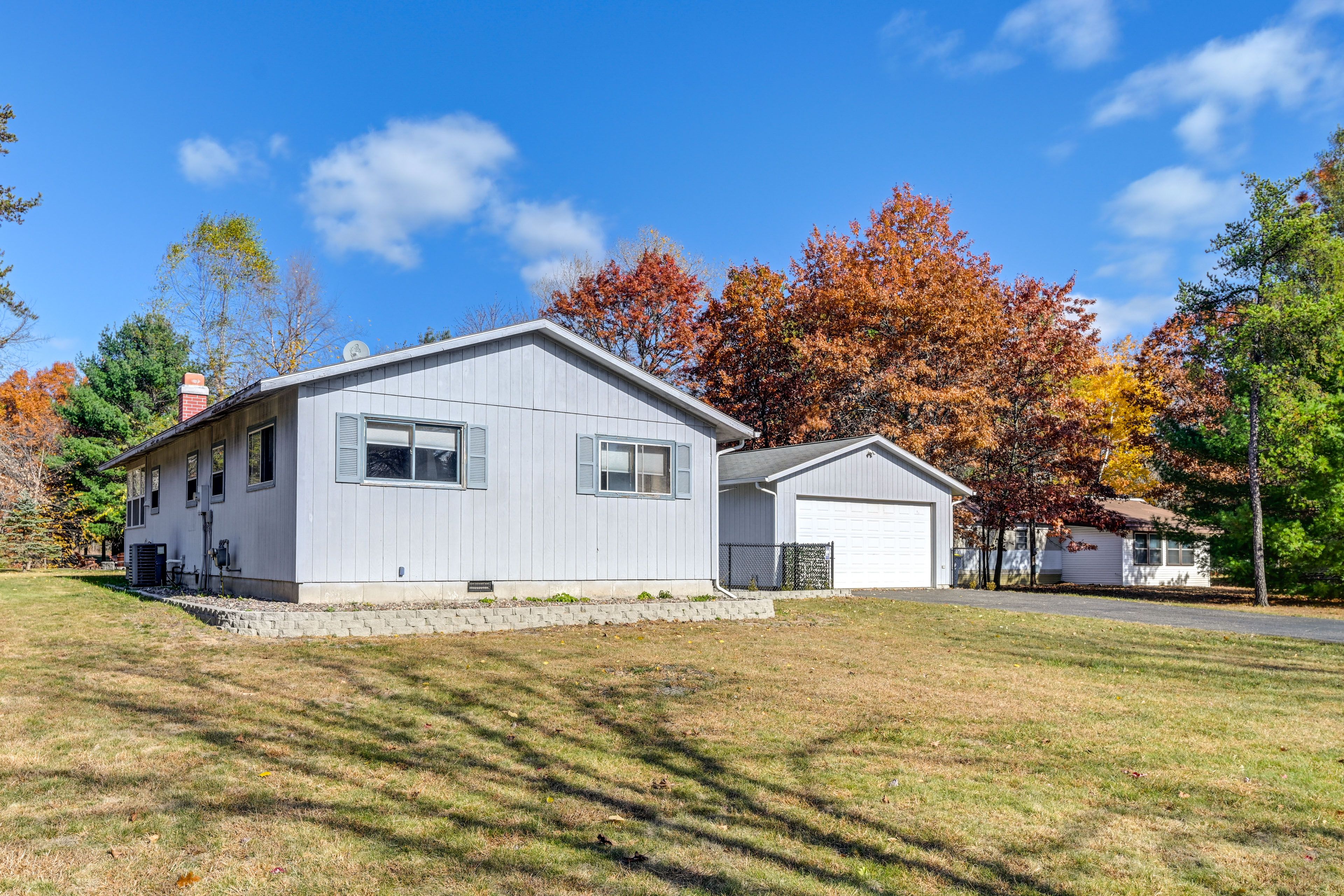 Home Exterior | Parking | Driveway (2 Vehicles)
