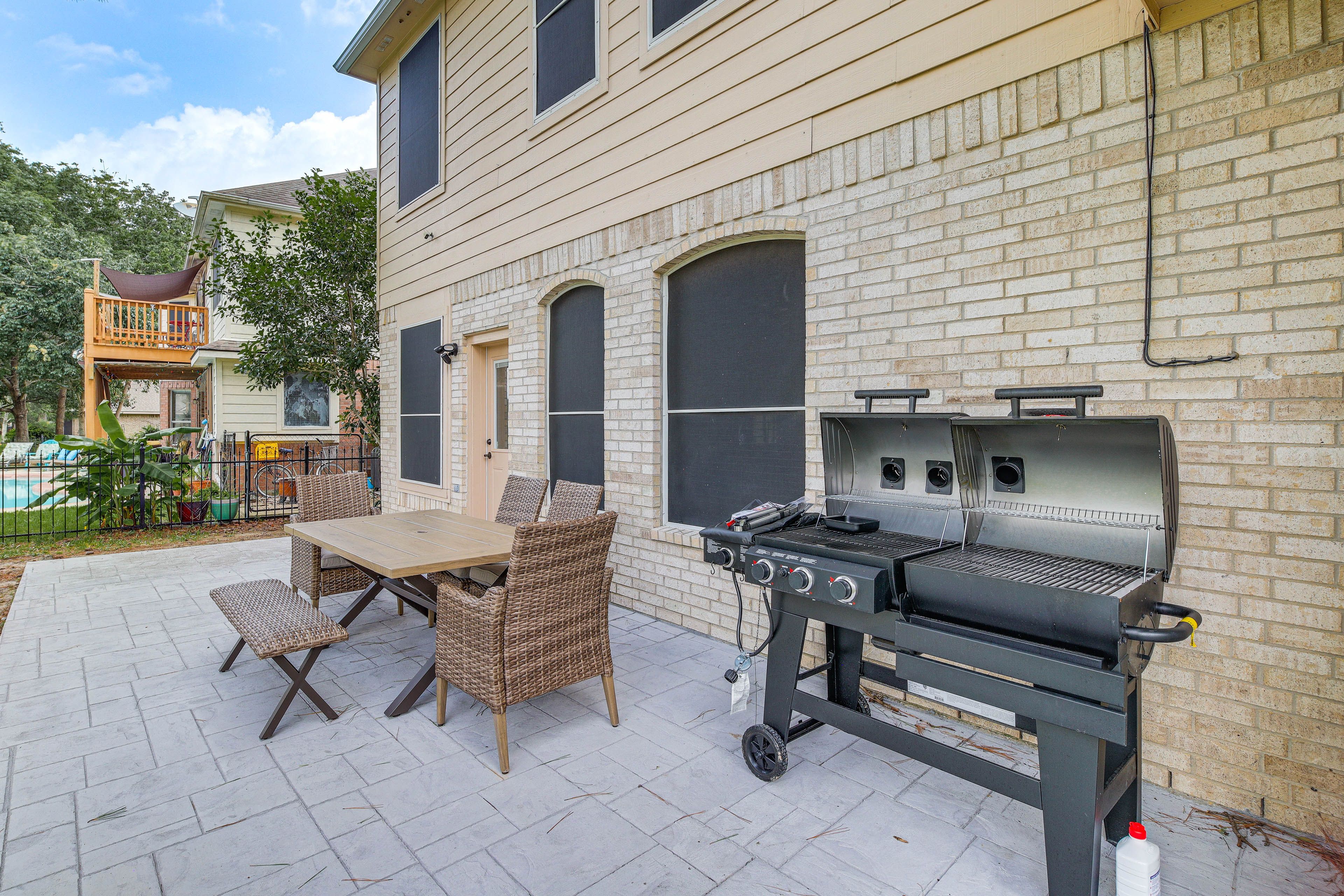 Patio Area w/ Dining Set | Gas Grill