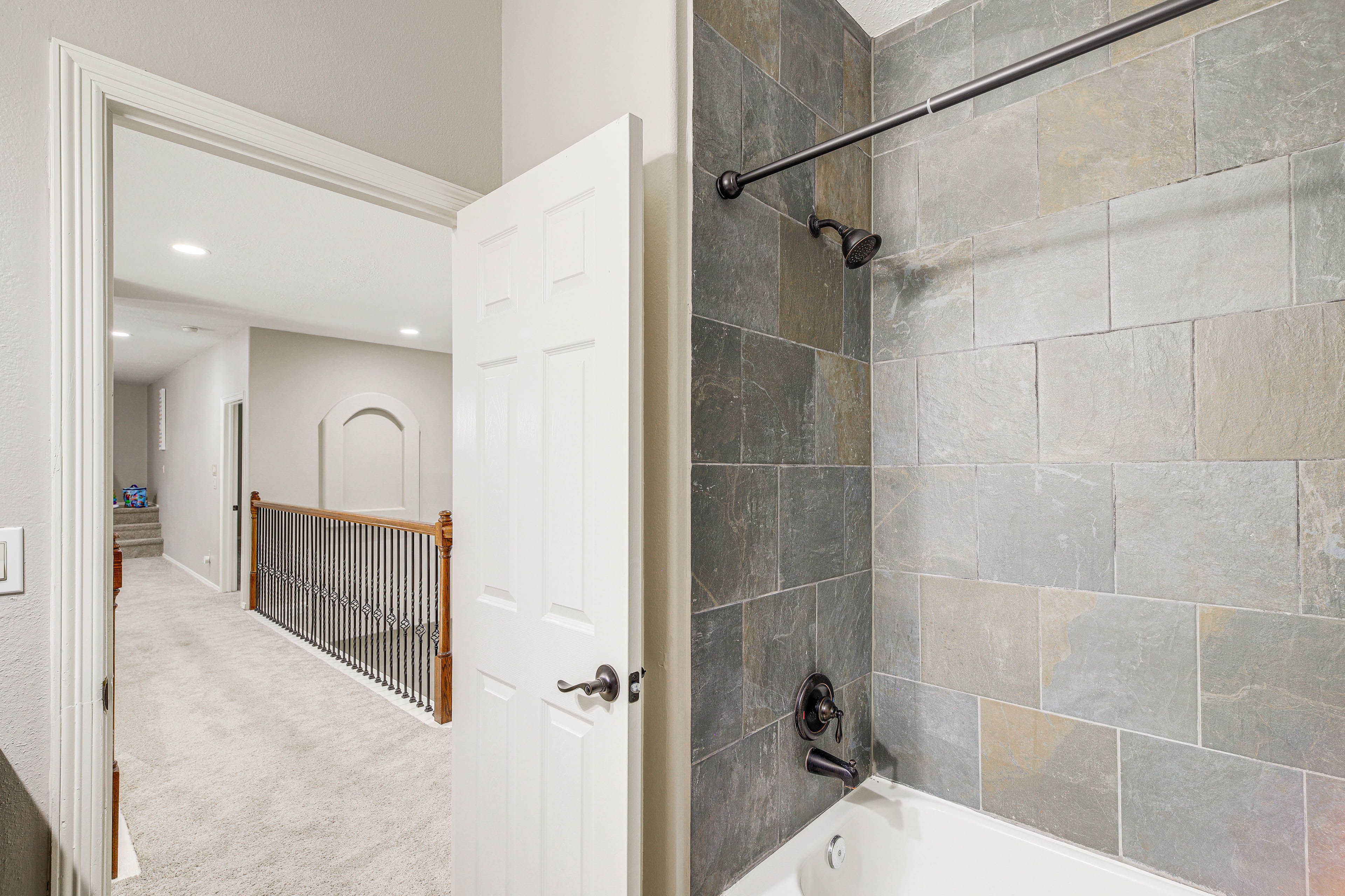 Full Bathroom | 2nd Floor | Complimentary Toiletries