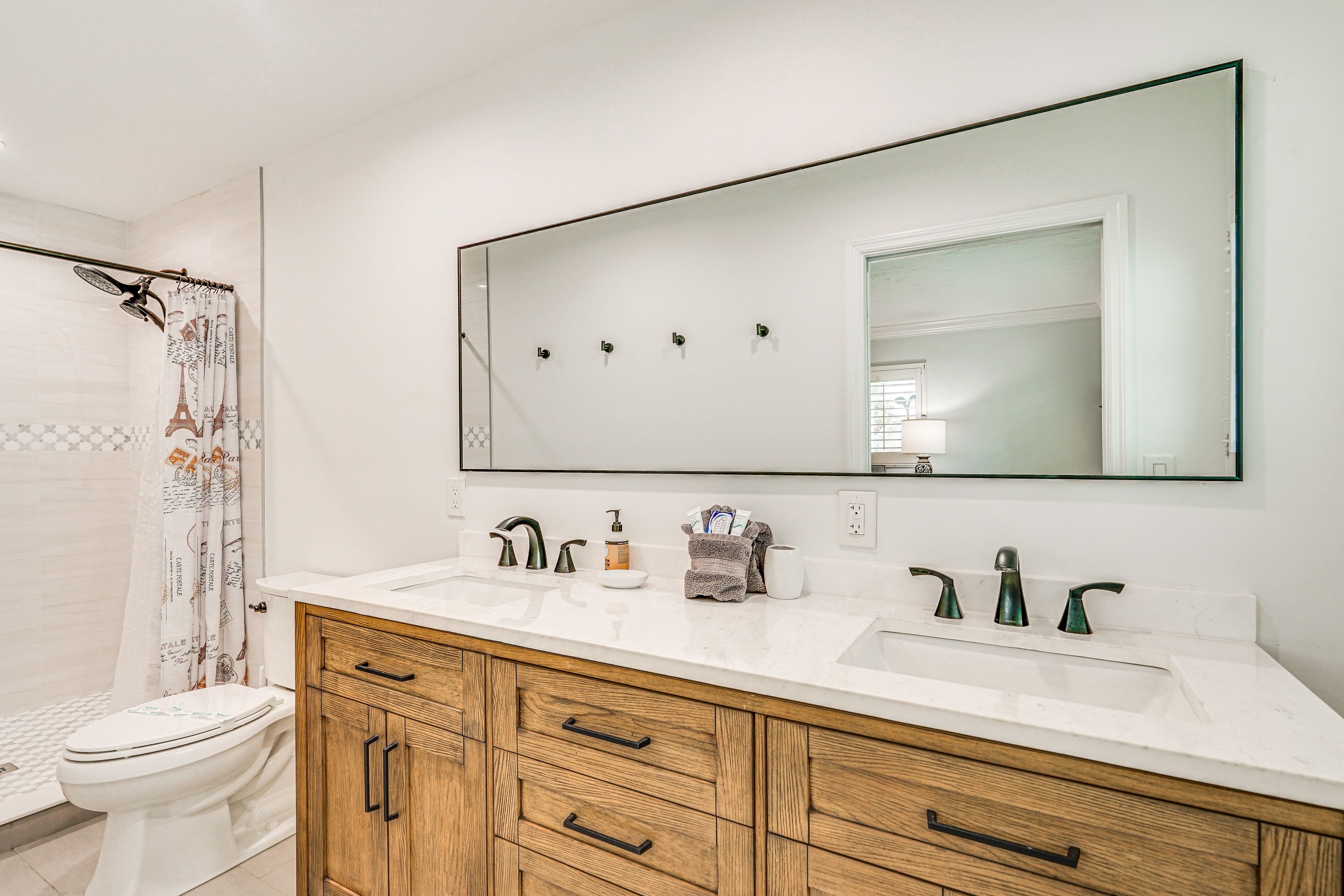 Full Bathroom | Complimentary Toiletries