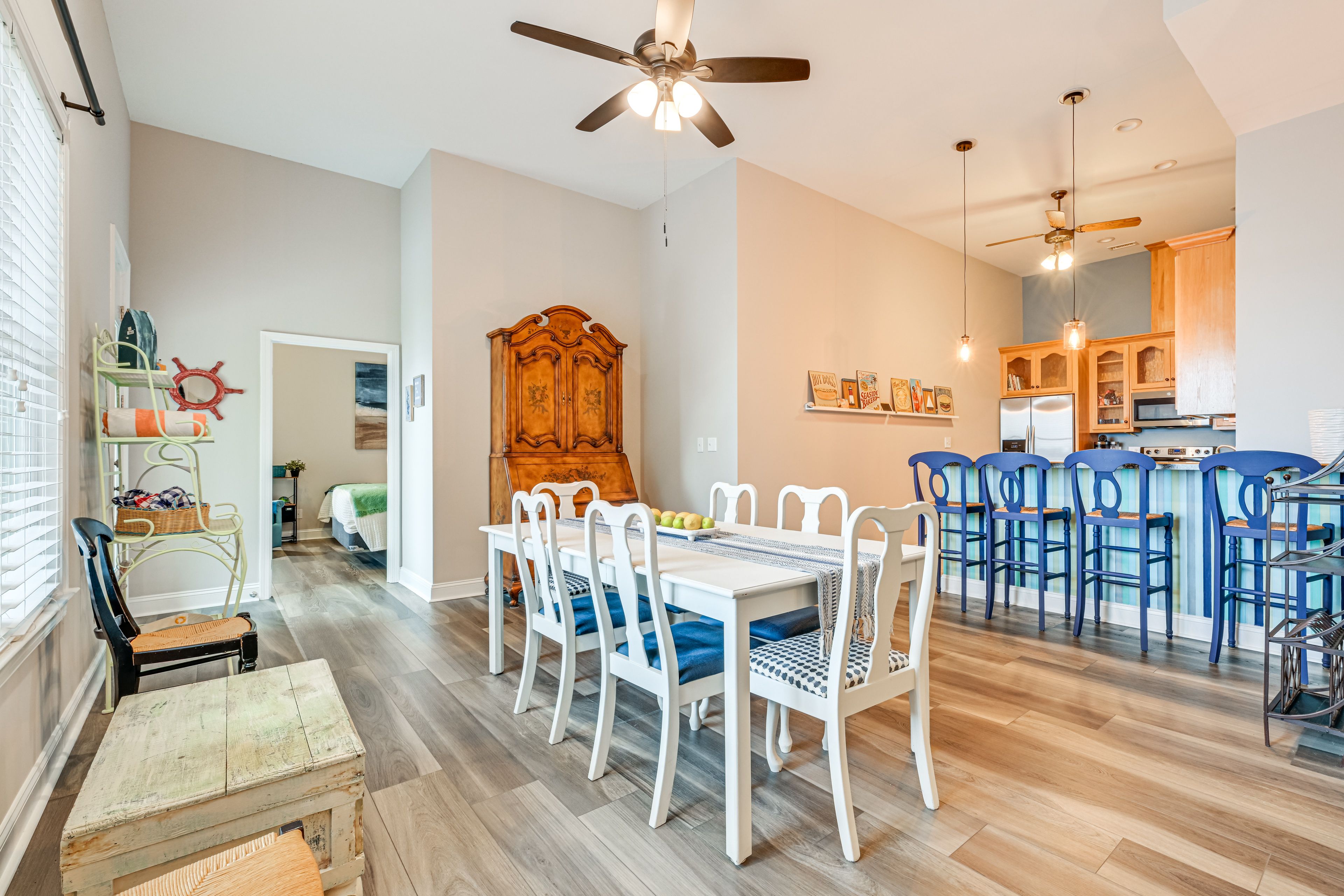 Dining Area | Dishware/Flatware