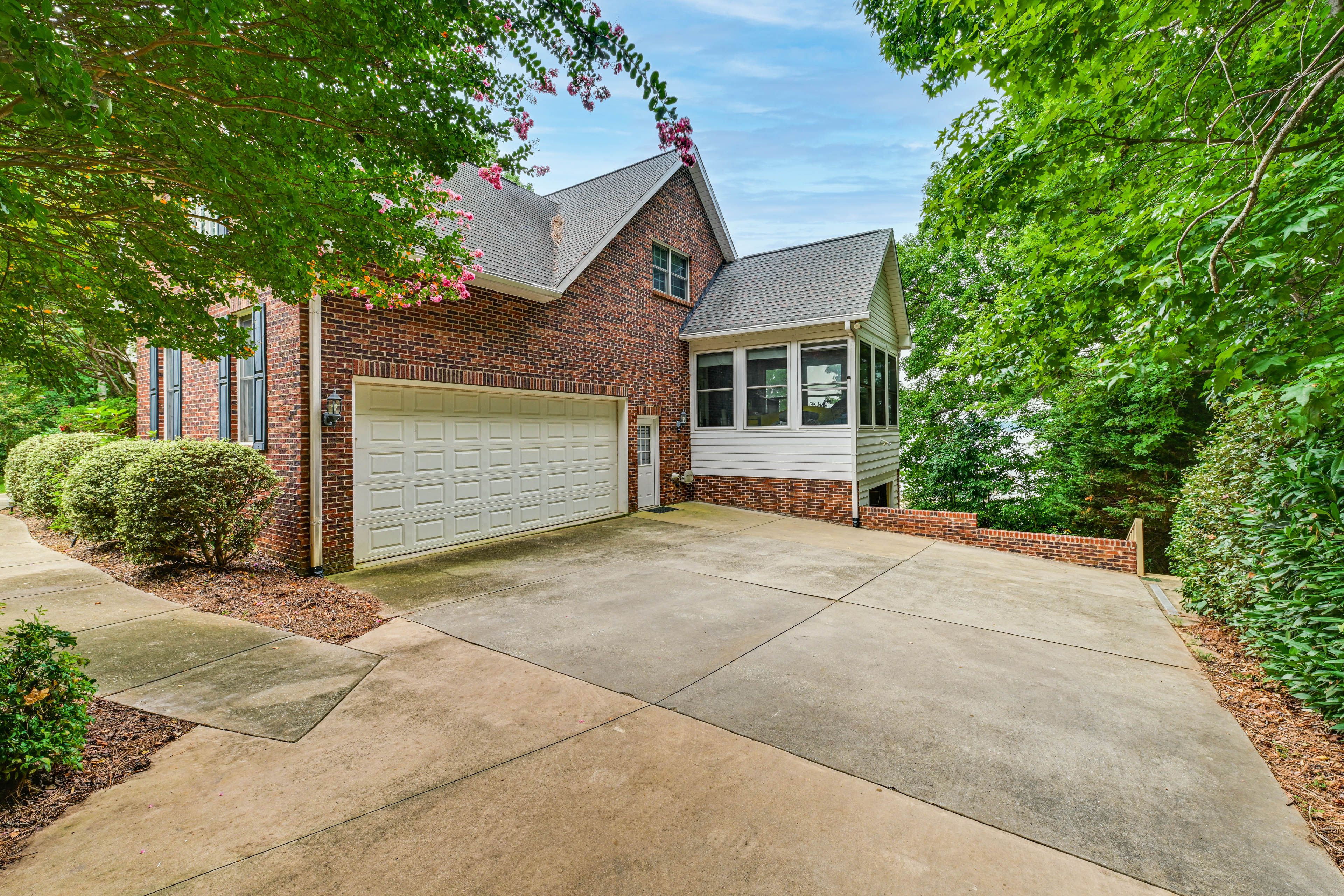 Exterior | Parking | Driveway (3 Vehicles)