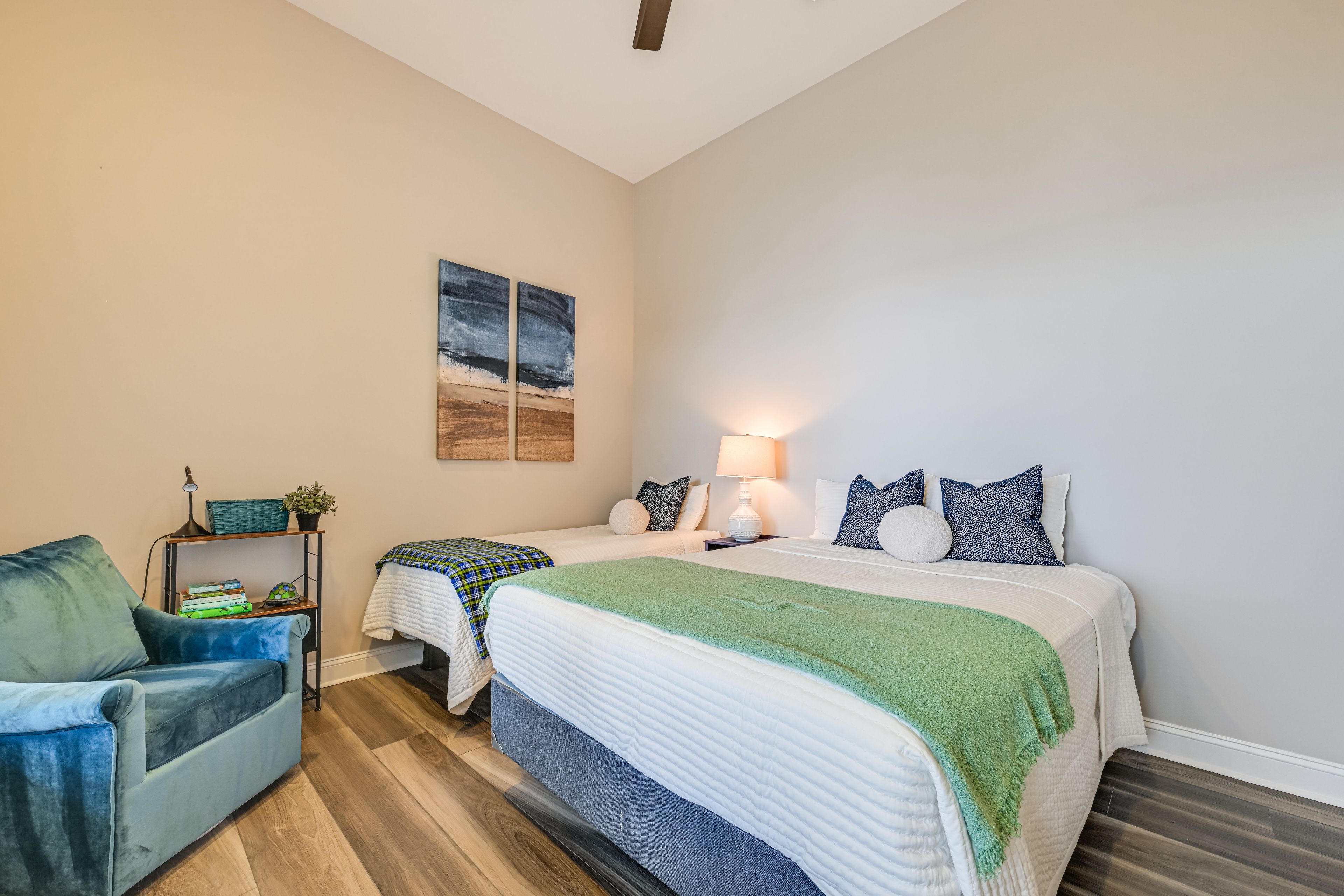 Bedroom 2 | Queen Bed | Twin Bed