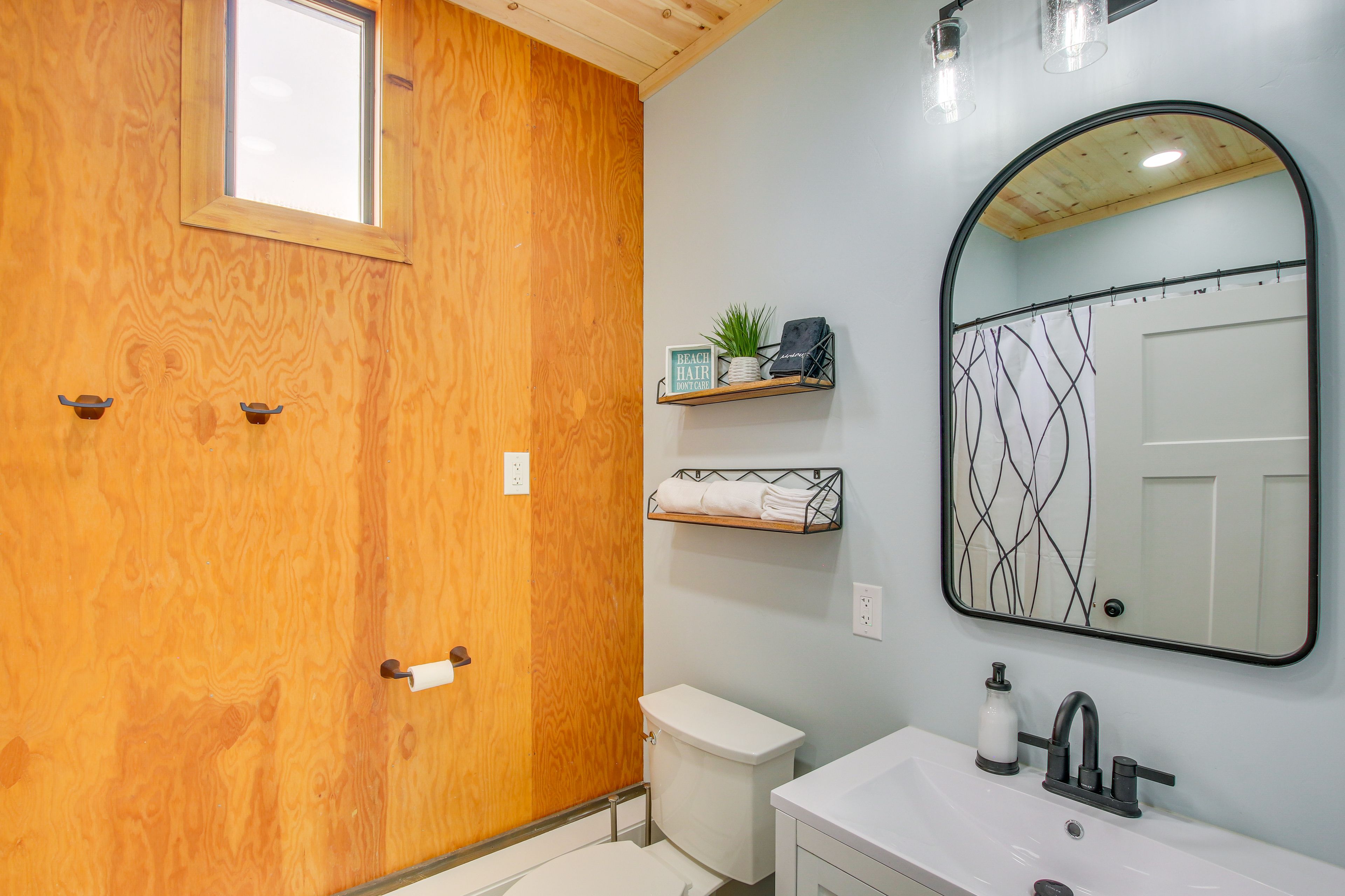 Full Bathroom | 1st Floor