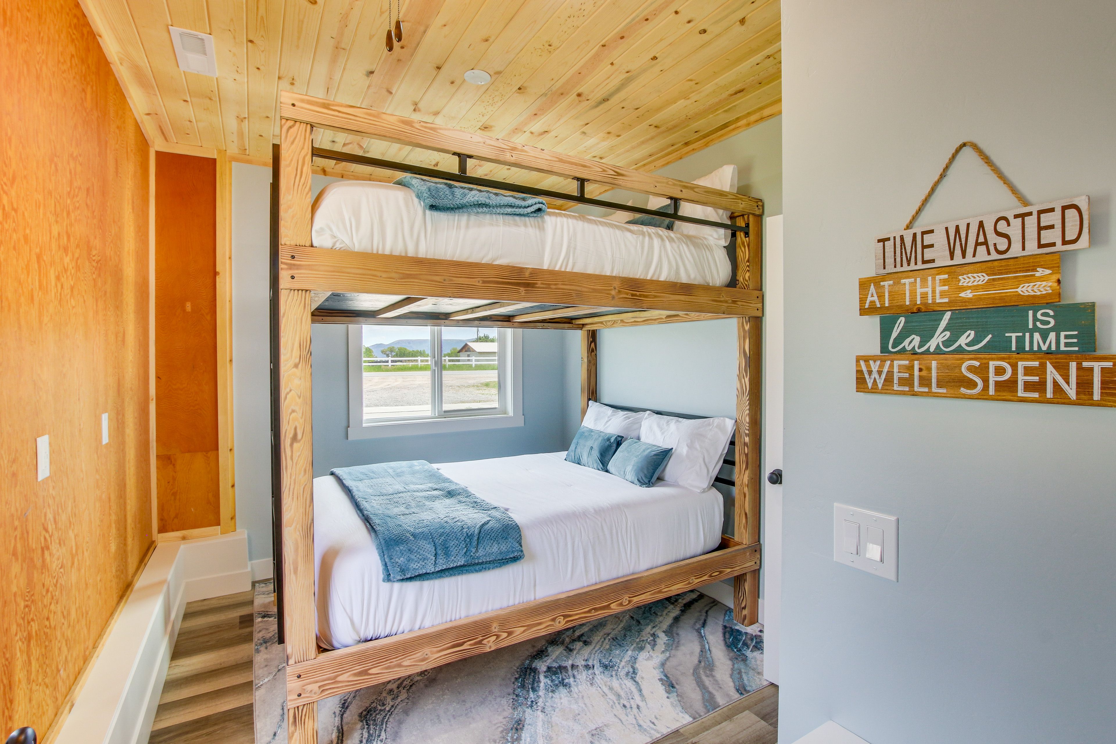 Bedroom 1 | Queen Bunk Bed | Linens Provided | 1st Floor