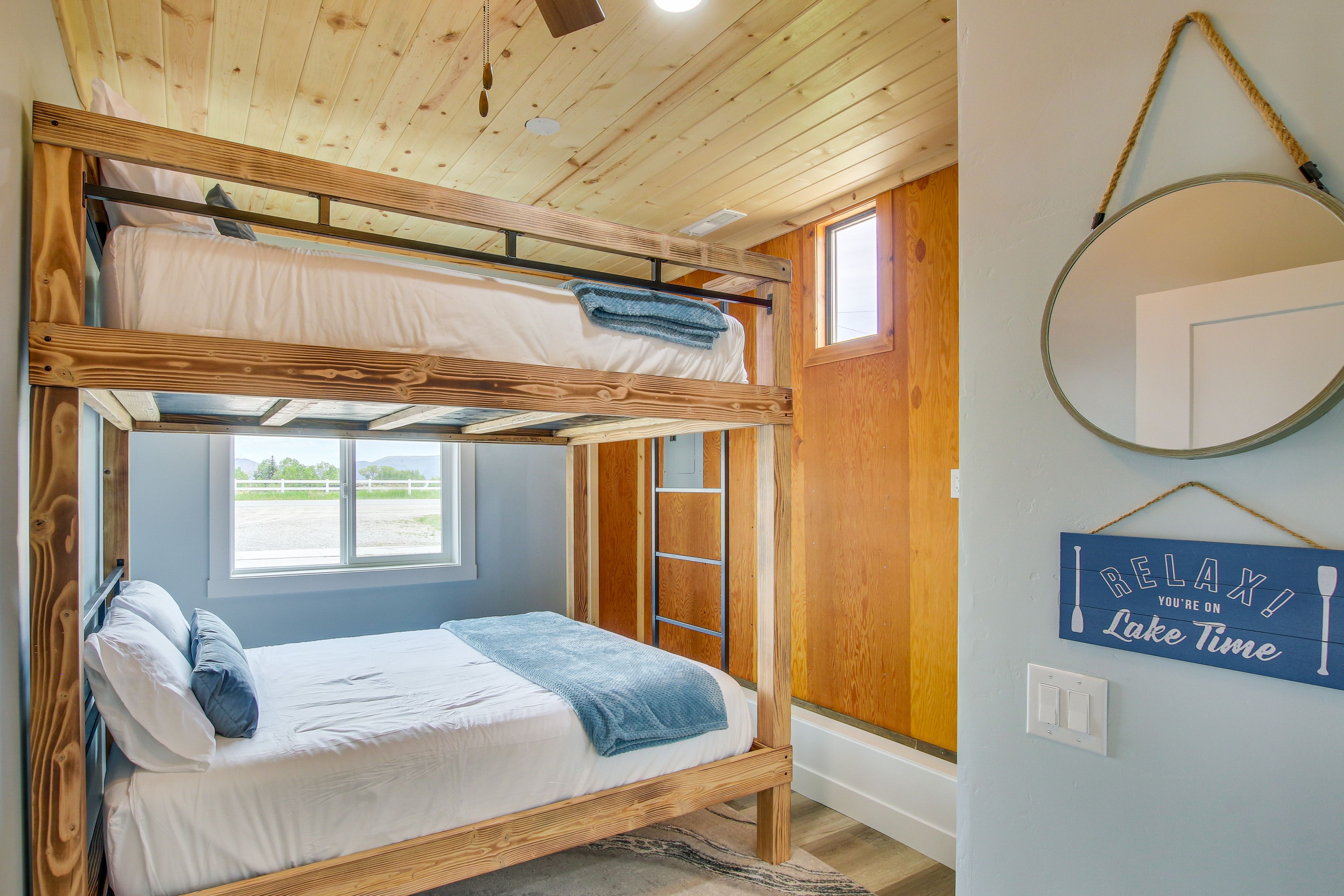 Bedroom 2 | Queen Bunk Bed | 1st Floor