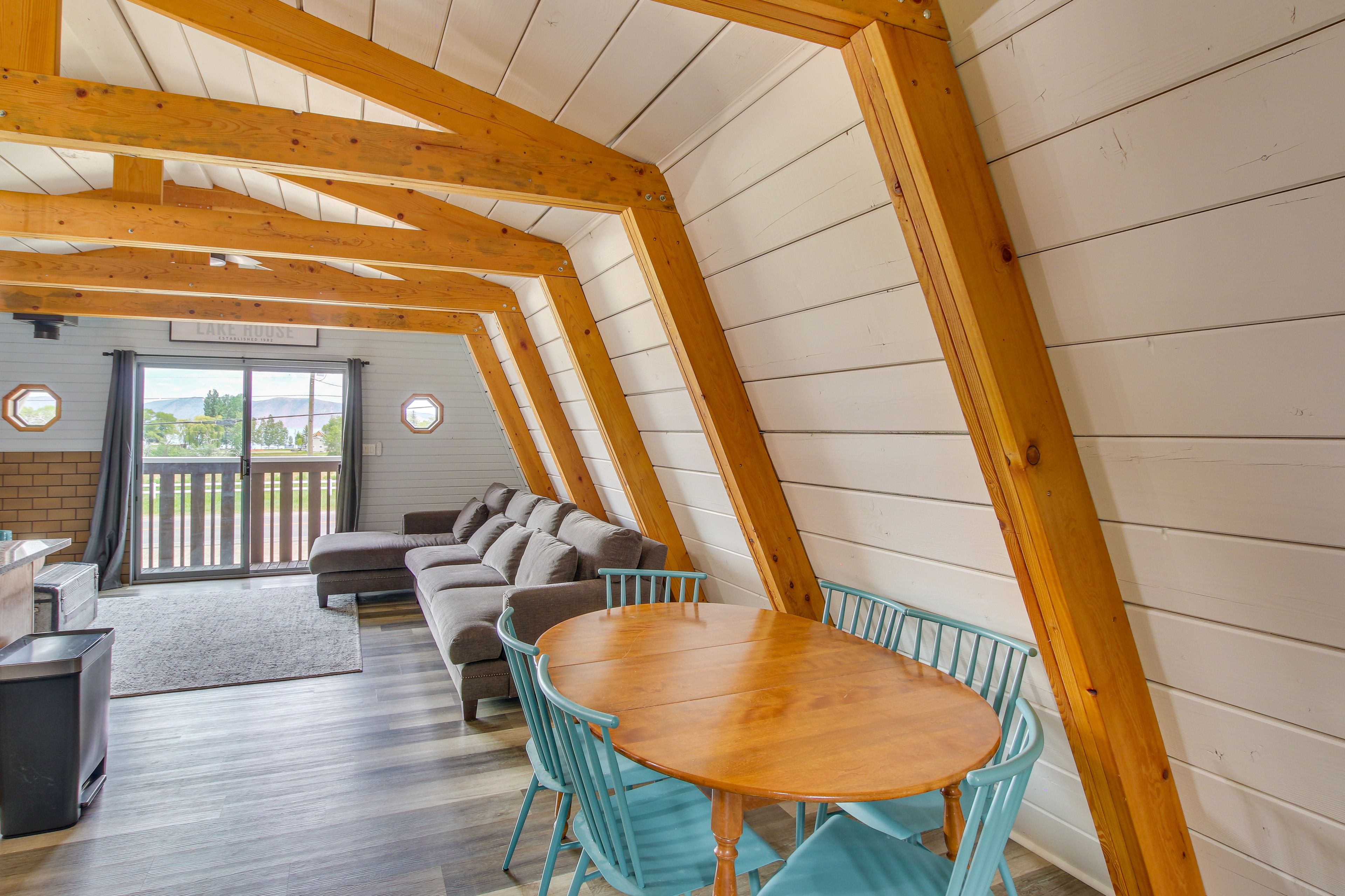 Dining Area | Dishware/Flatware Provided | 2nd Floor