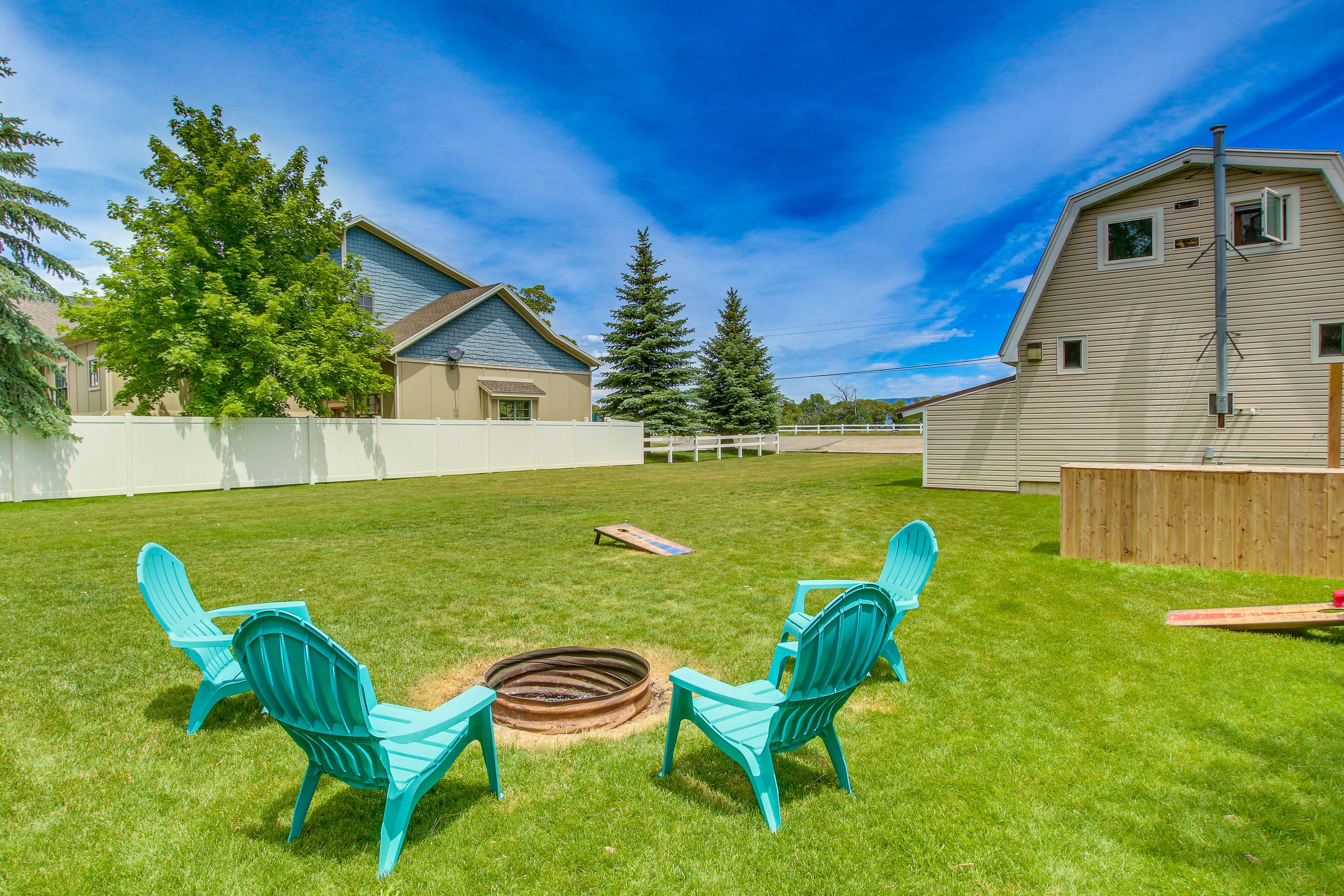 Private Yard | Fire Pit | Yard Games