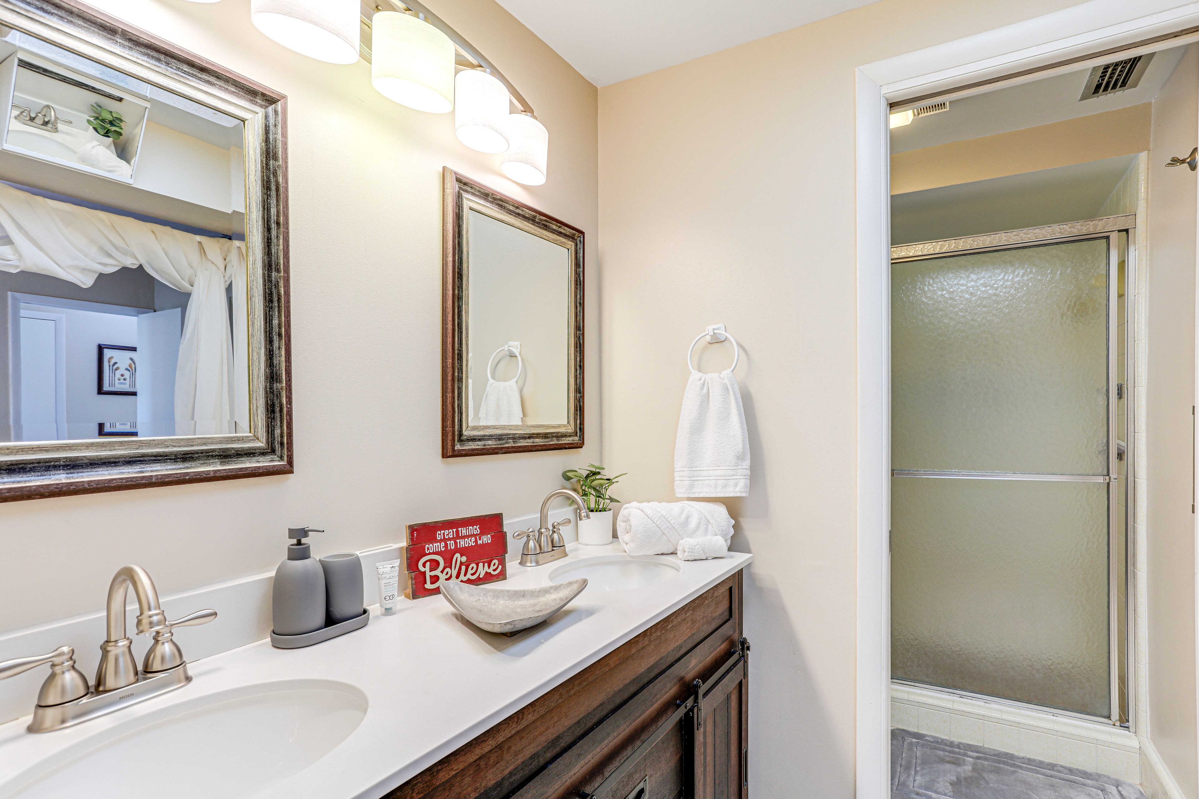 Full Bathroom | Hair Dryer | Walk-In Closet