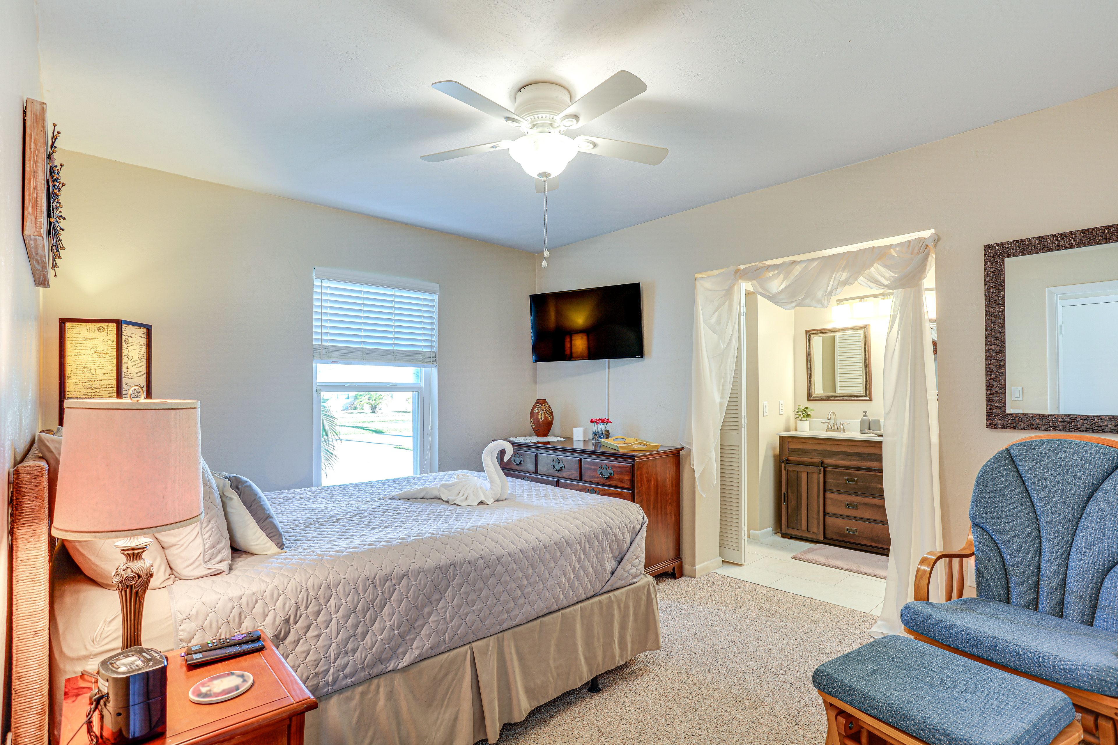 Bedroom 1 | Queen Bed | Linens Provided | En-Suite Bathroom
