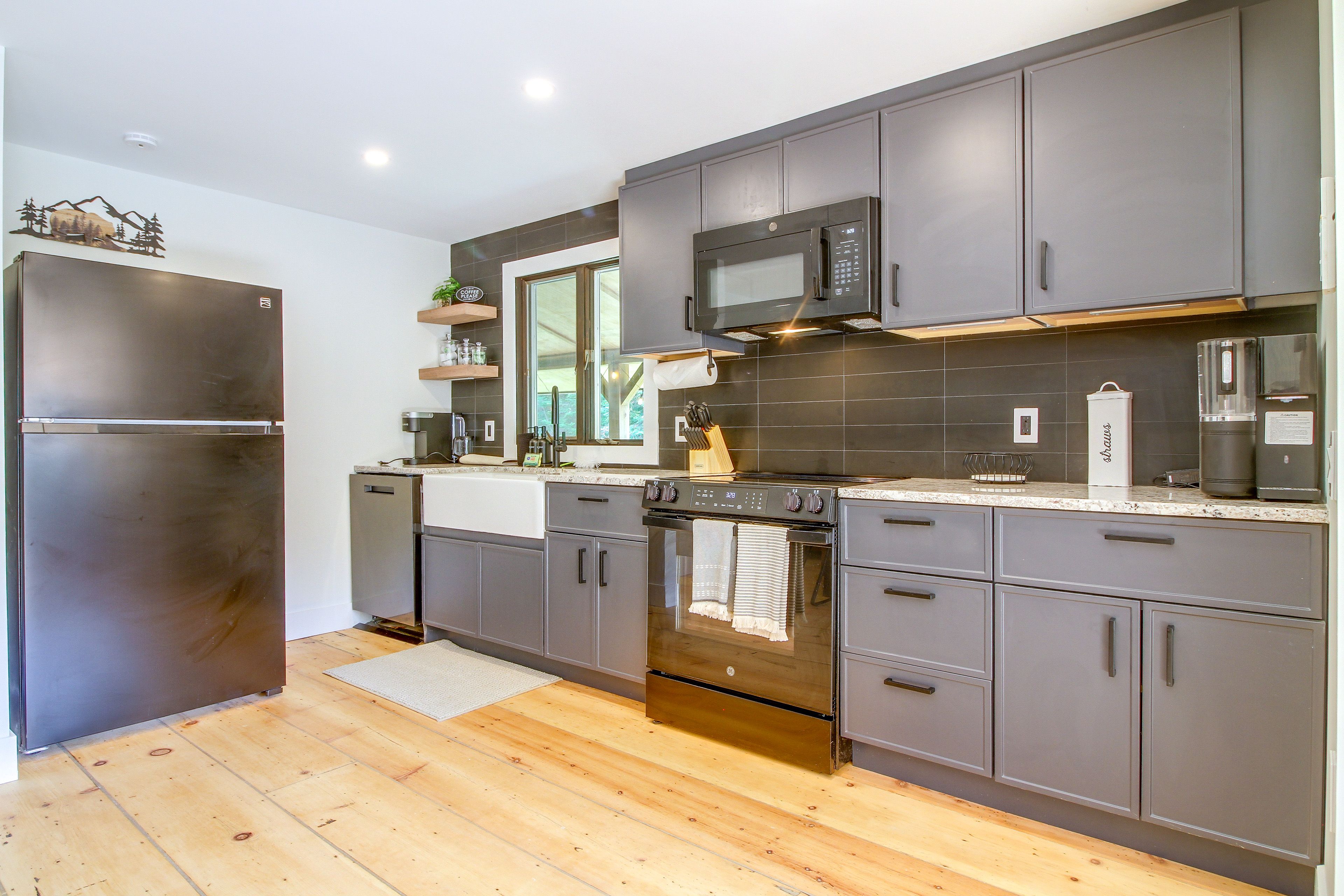 Kitchen | Main Level