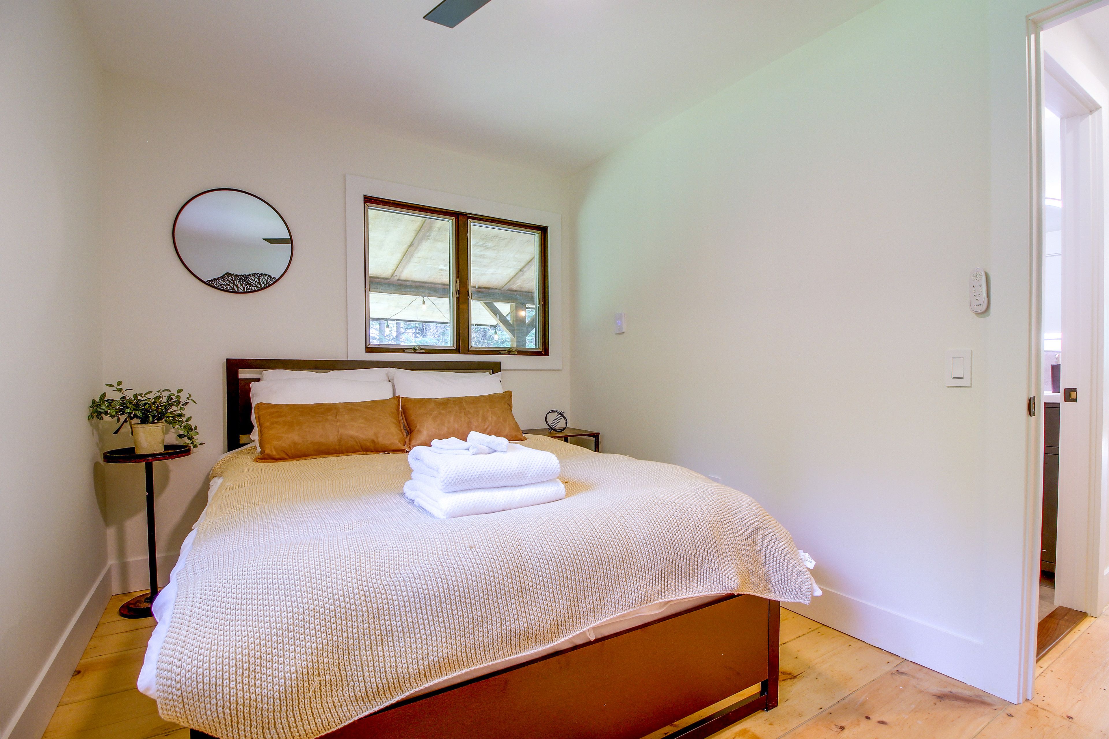 Bedroom 2 | Full Bed | Main Level