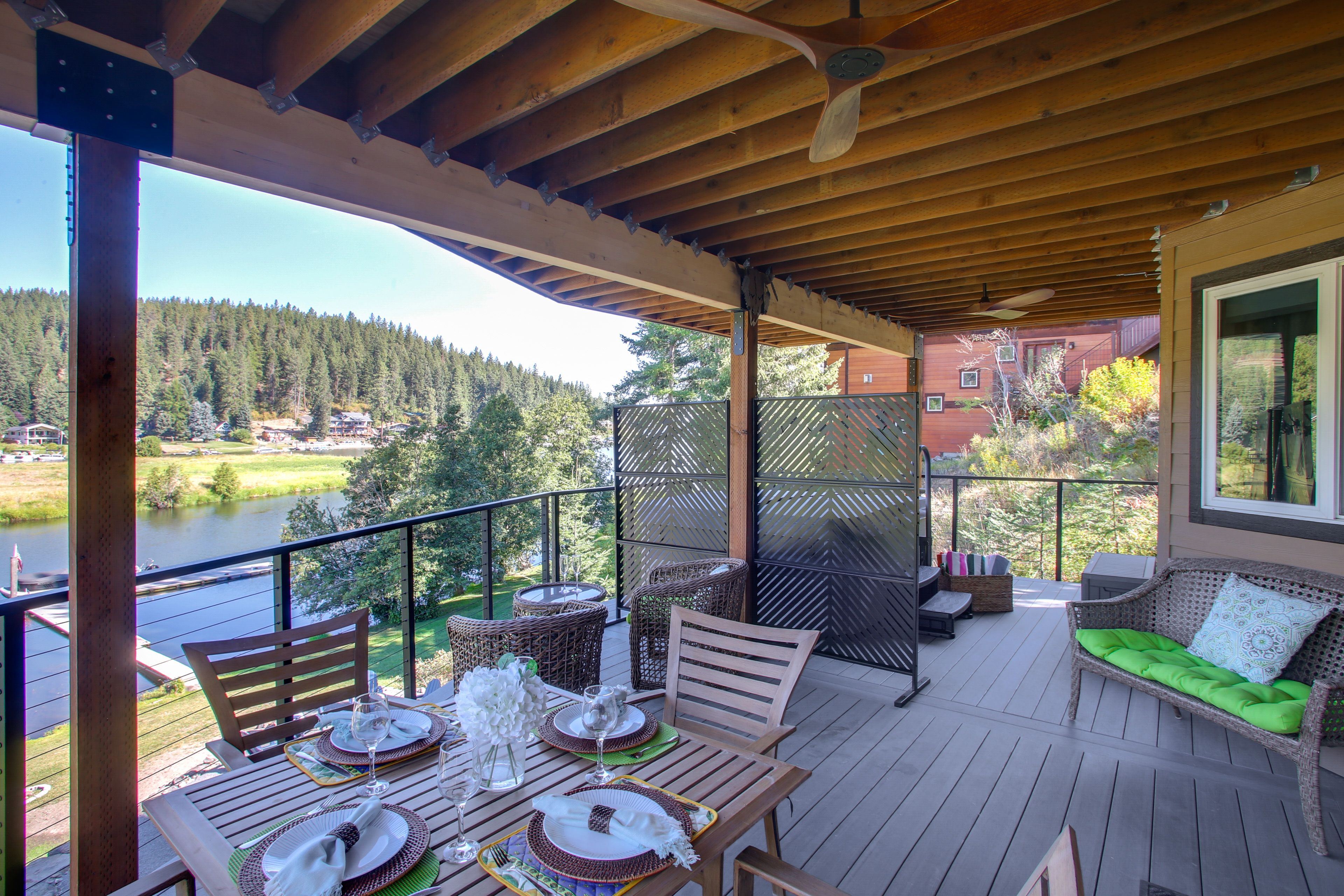 Lower Deck | Outdoor Dining Area | Water View