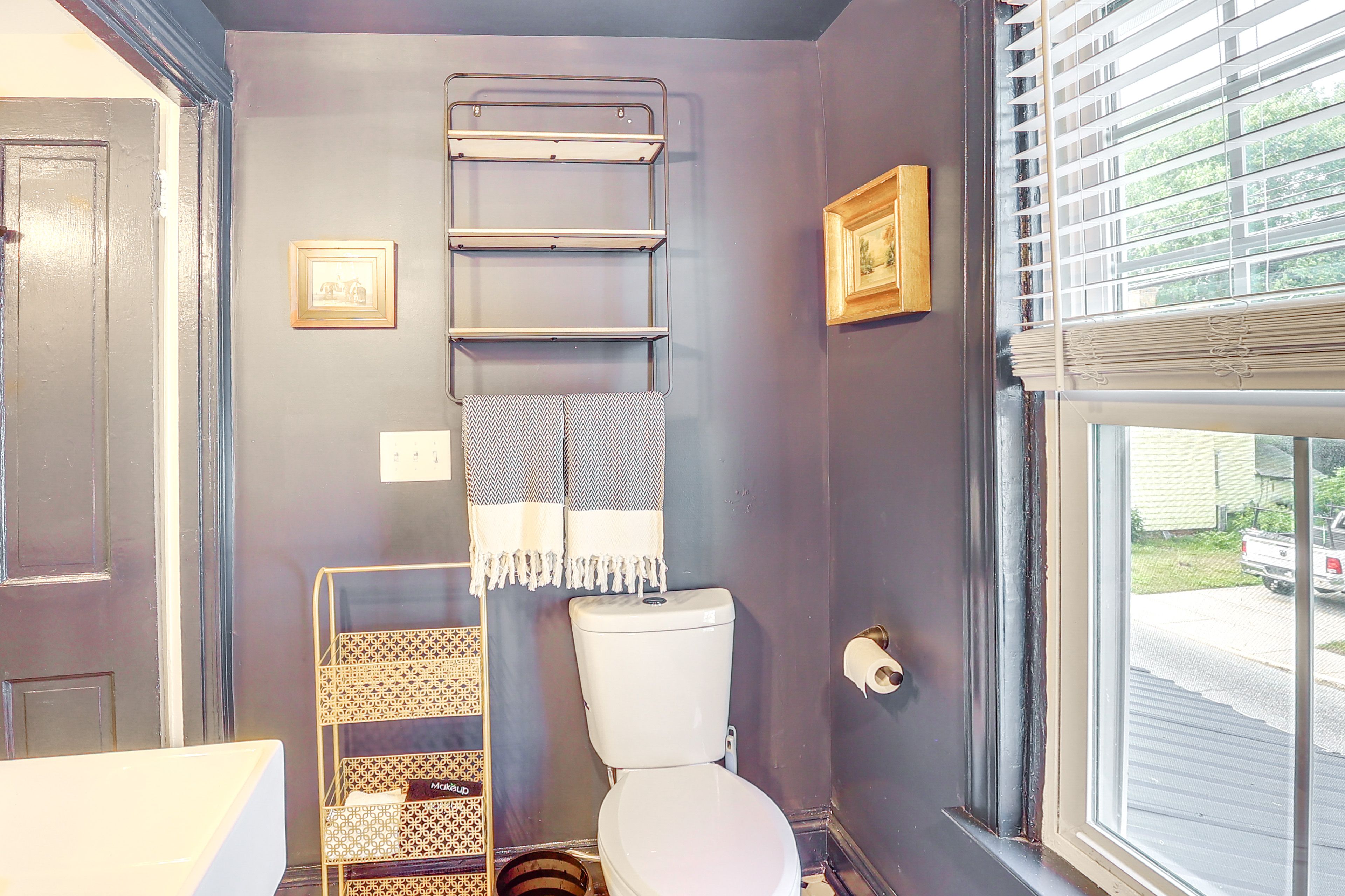 Full Bathroom | Complimentary Toiletries | 2nd Floor
