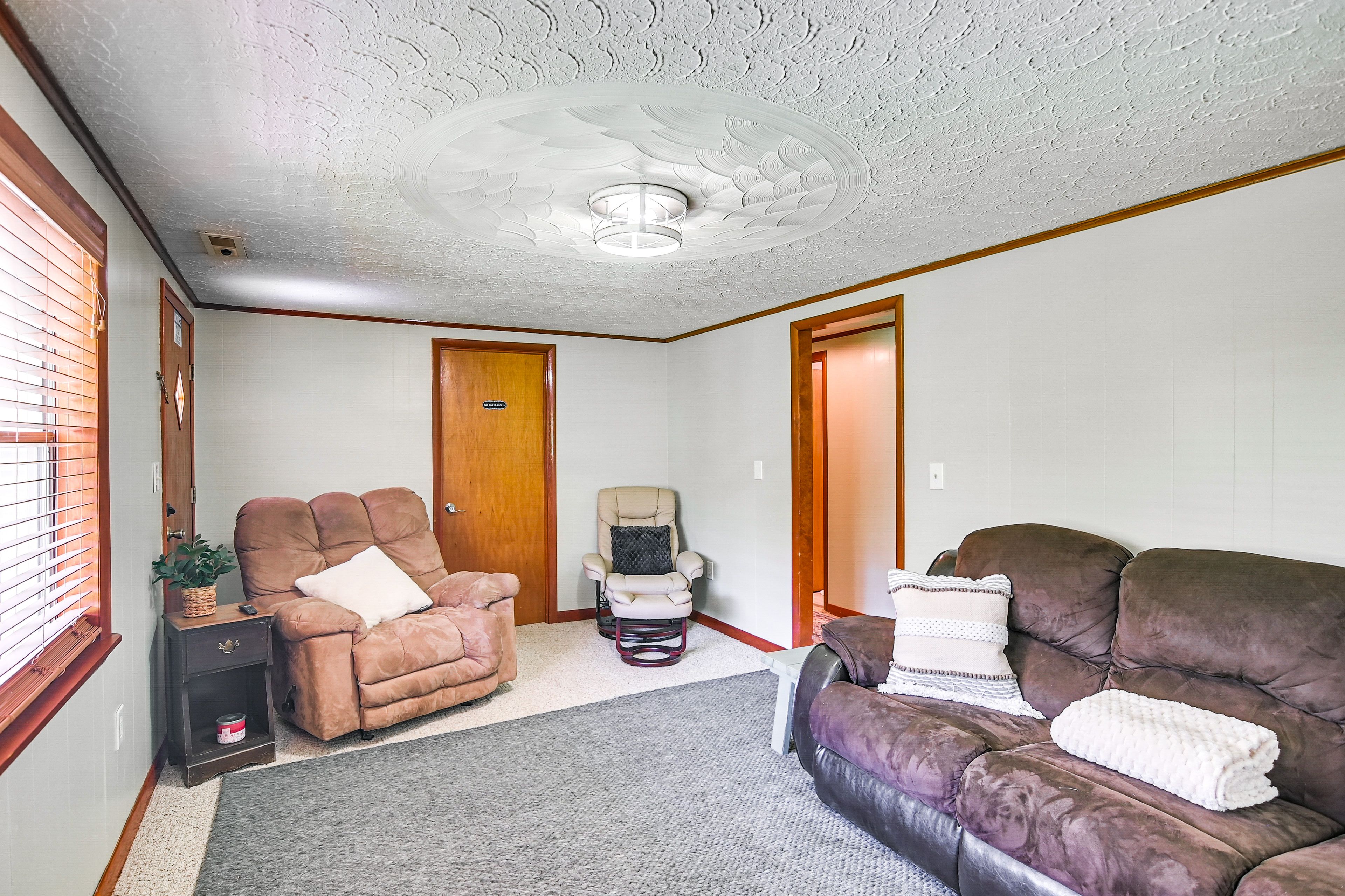 Living Room | 3 Smart TVs | Free WiFi | Central A/C & Heat