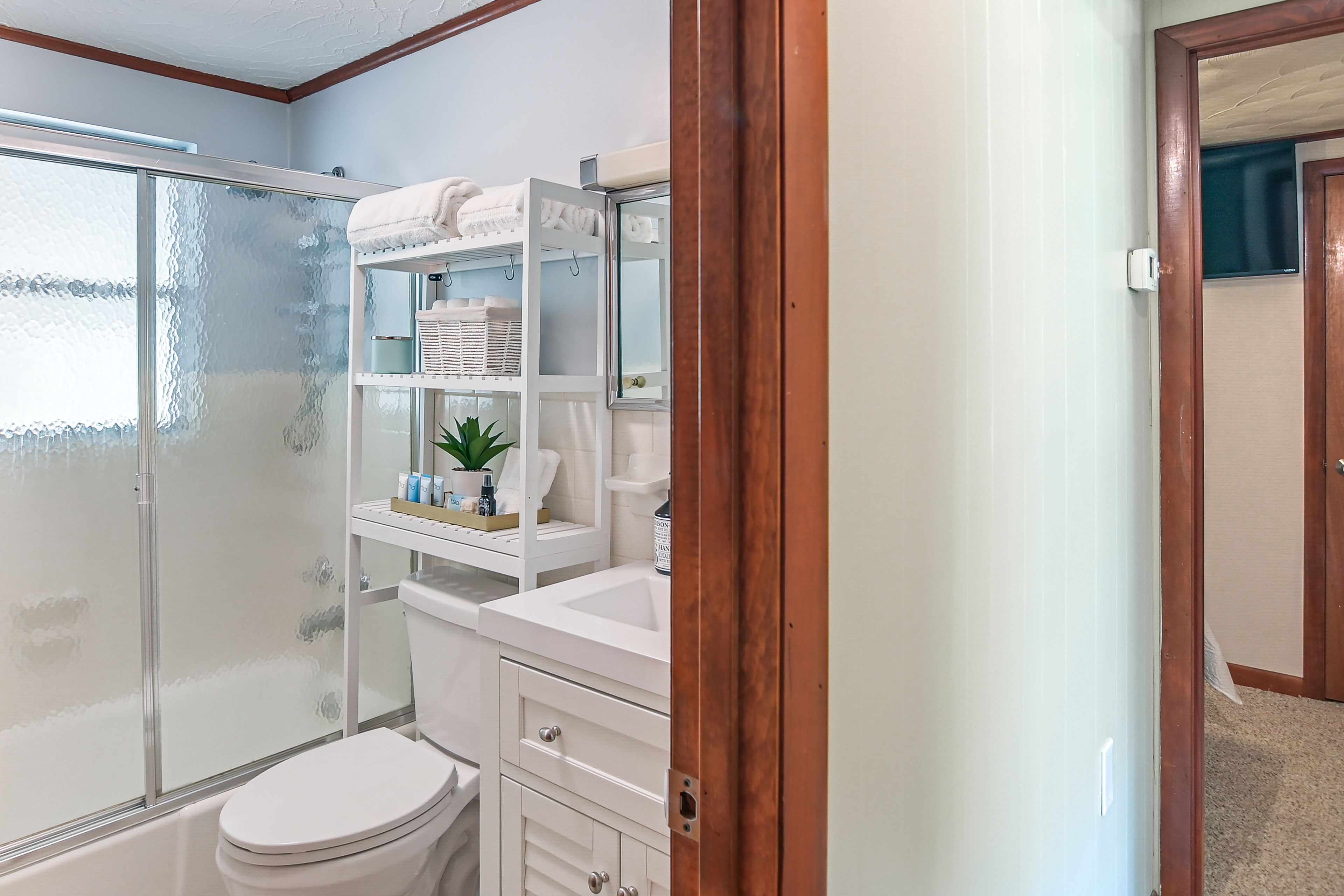 Full Bath | Towels | Hair Dryer | Complimentary Toiletries