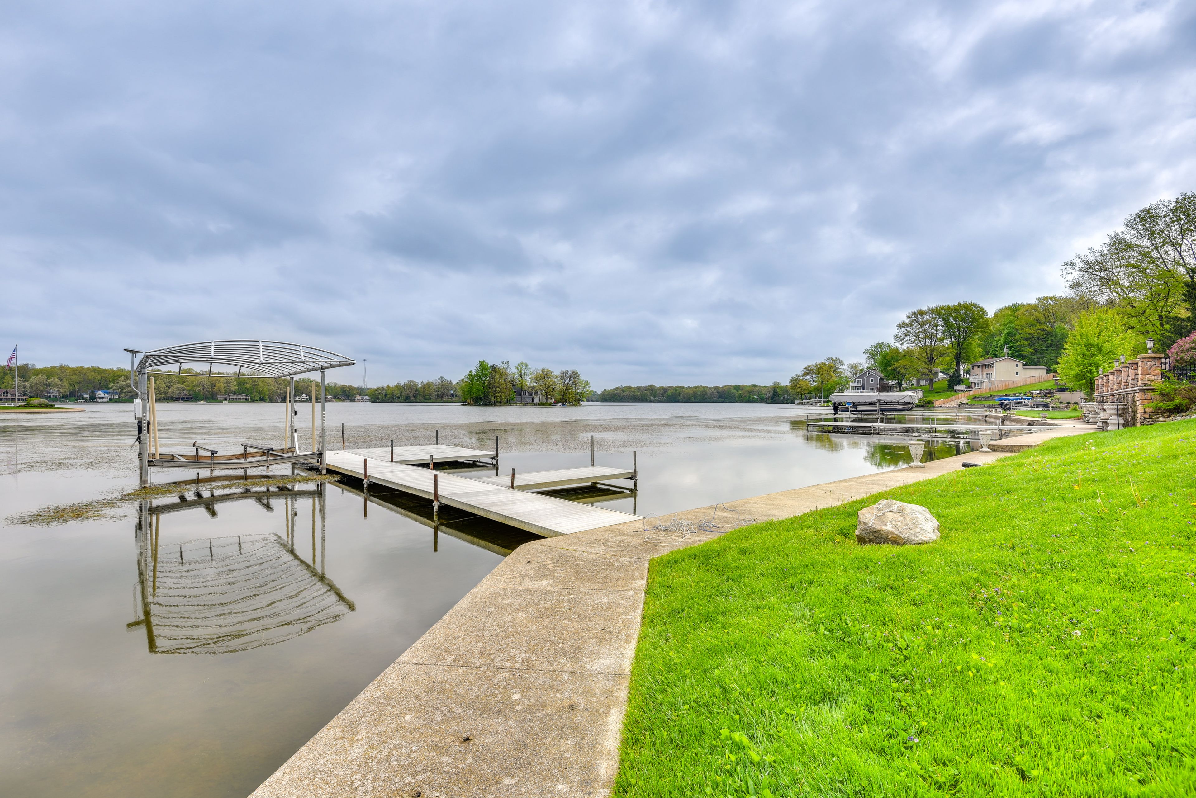 Dock | Sylvan Lake Access On-Site
