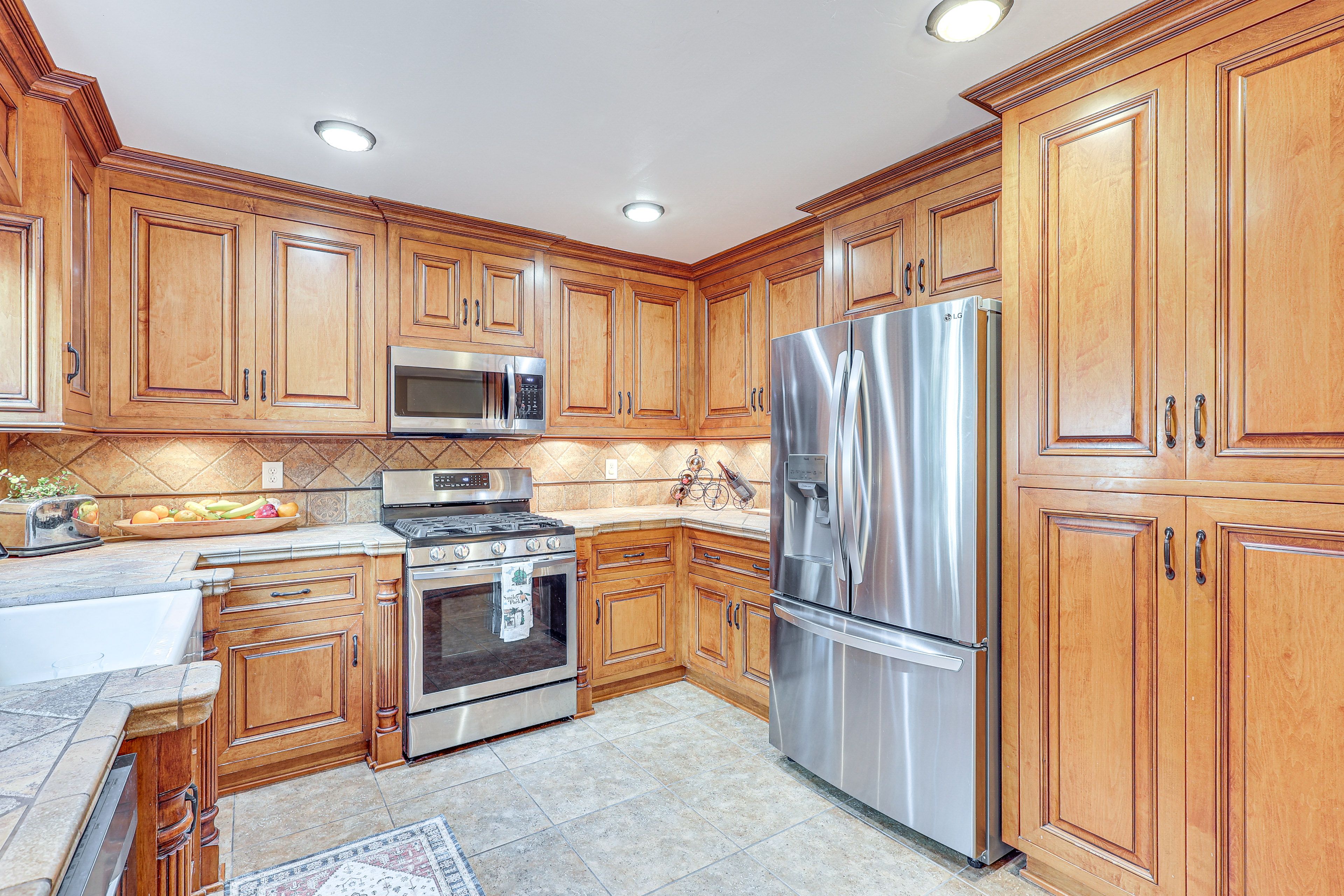 Kitchen | Keurig Coffee Maker | Toaster | Slow Cooker