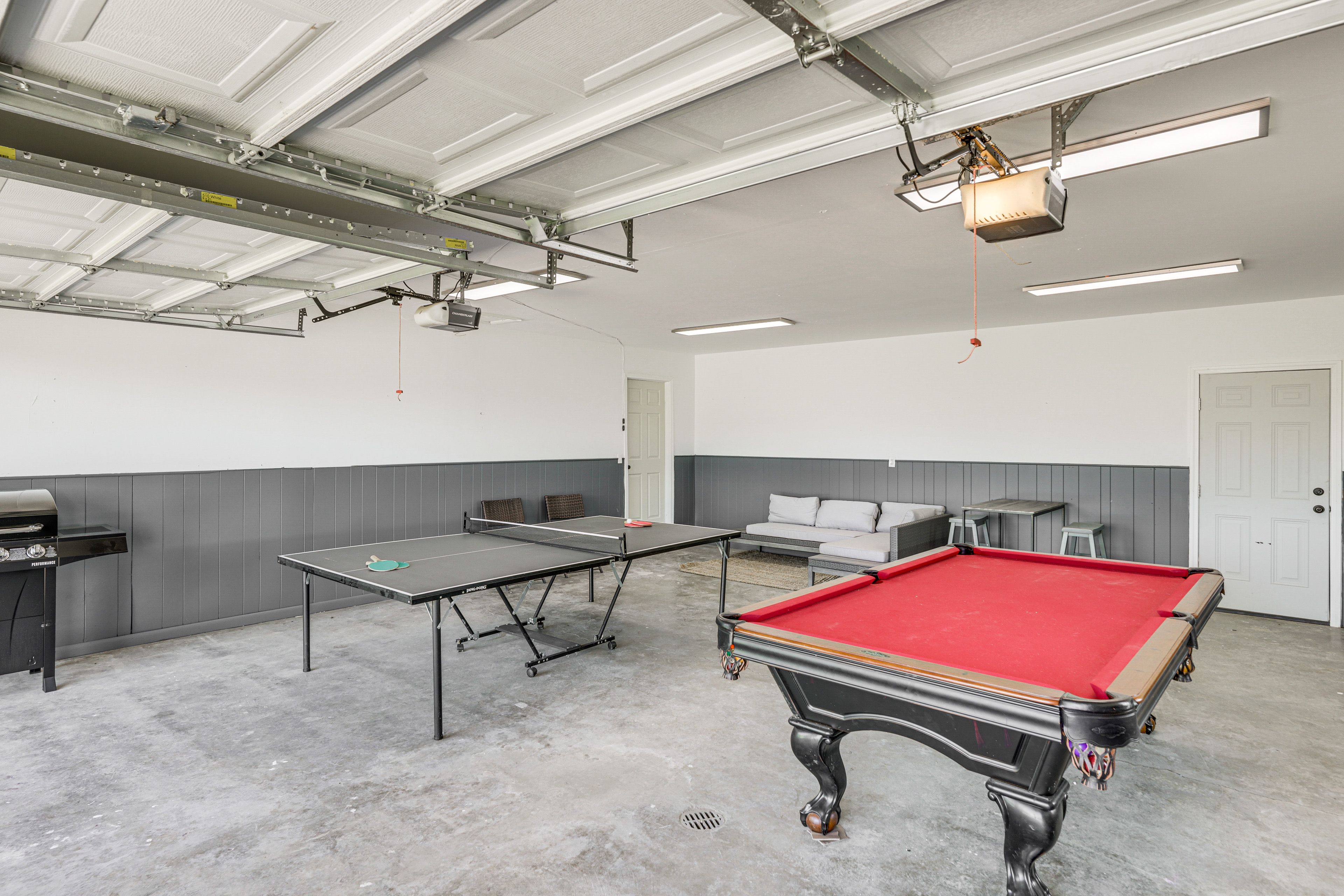 Garage Game Room | Pool Table | Ping-Pong Table | Gas Grill
