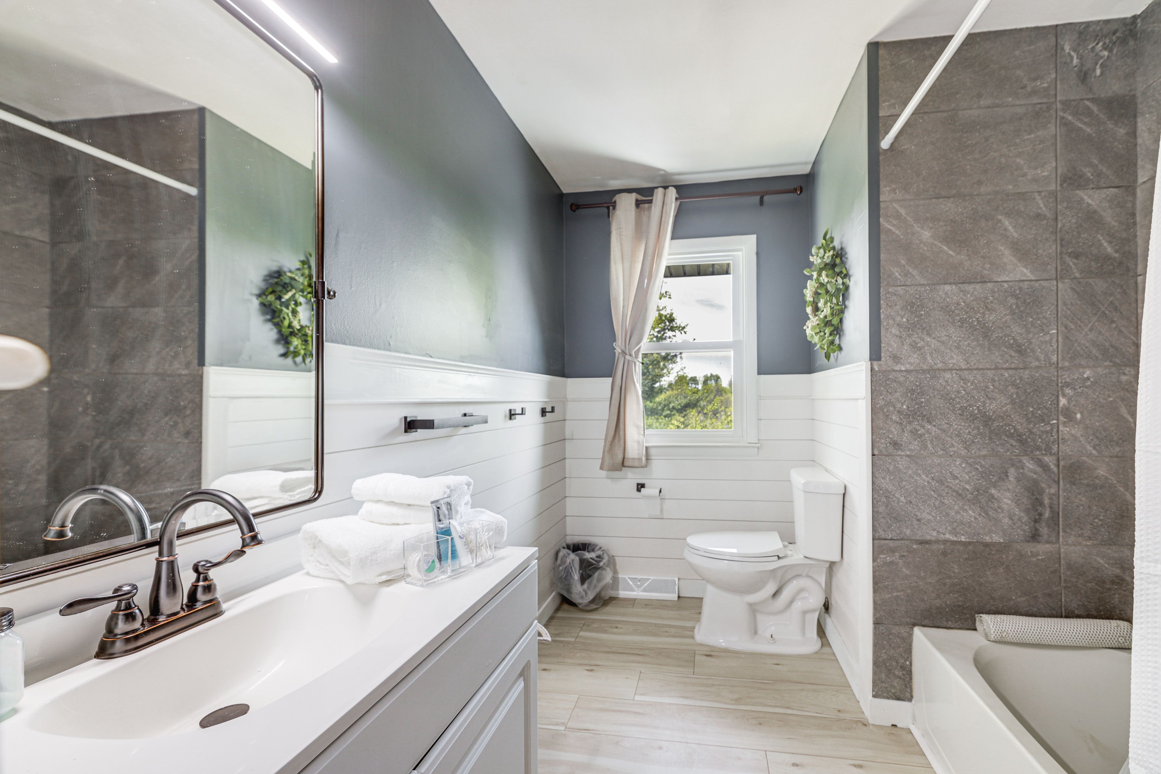 Full Bathroom | Main Level | Complimentary Toiletries | Hair Dryer