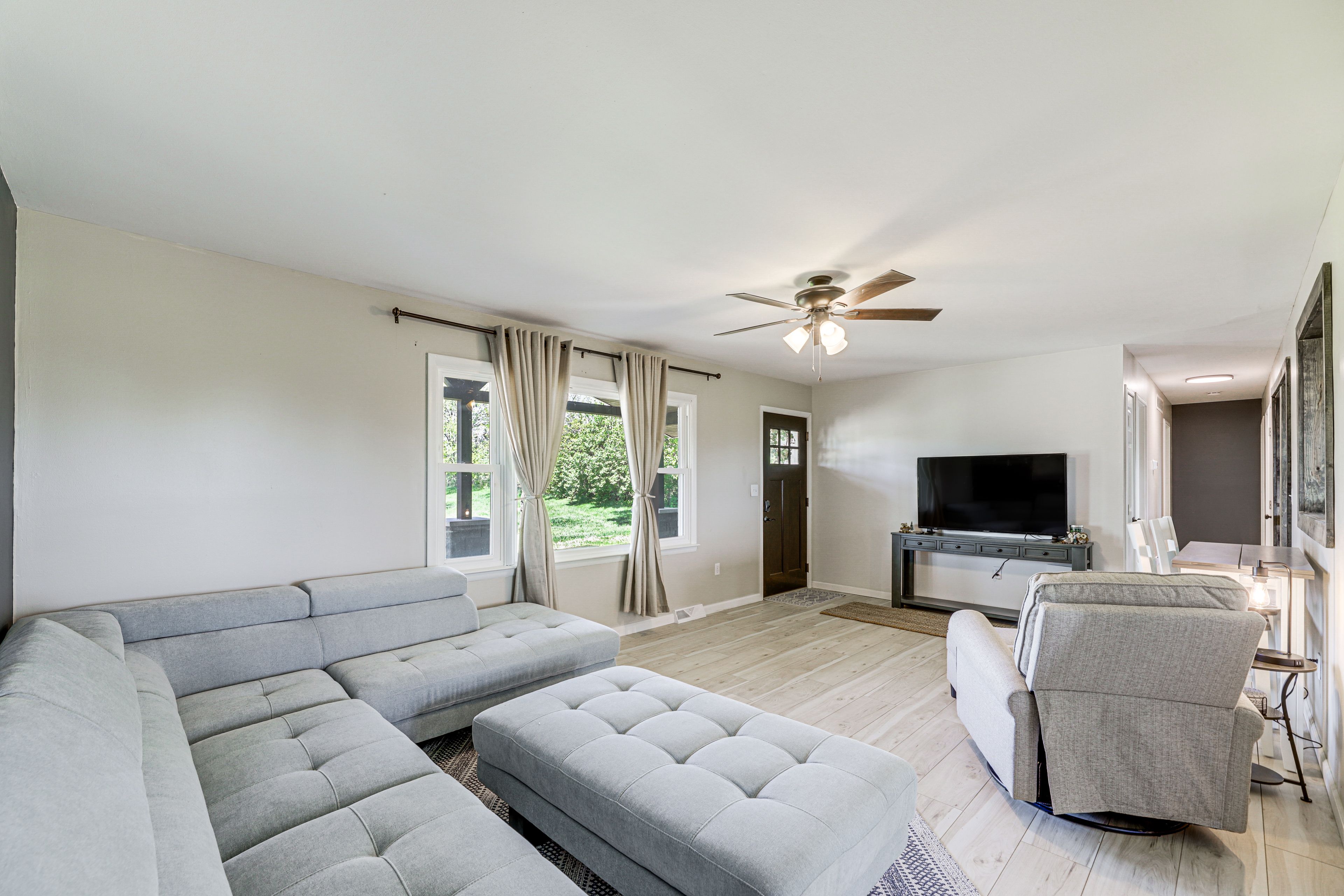 Living Room | Main Level | Smart TV | Free WiFi | Central Heating & A/C
