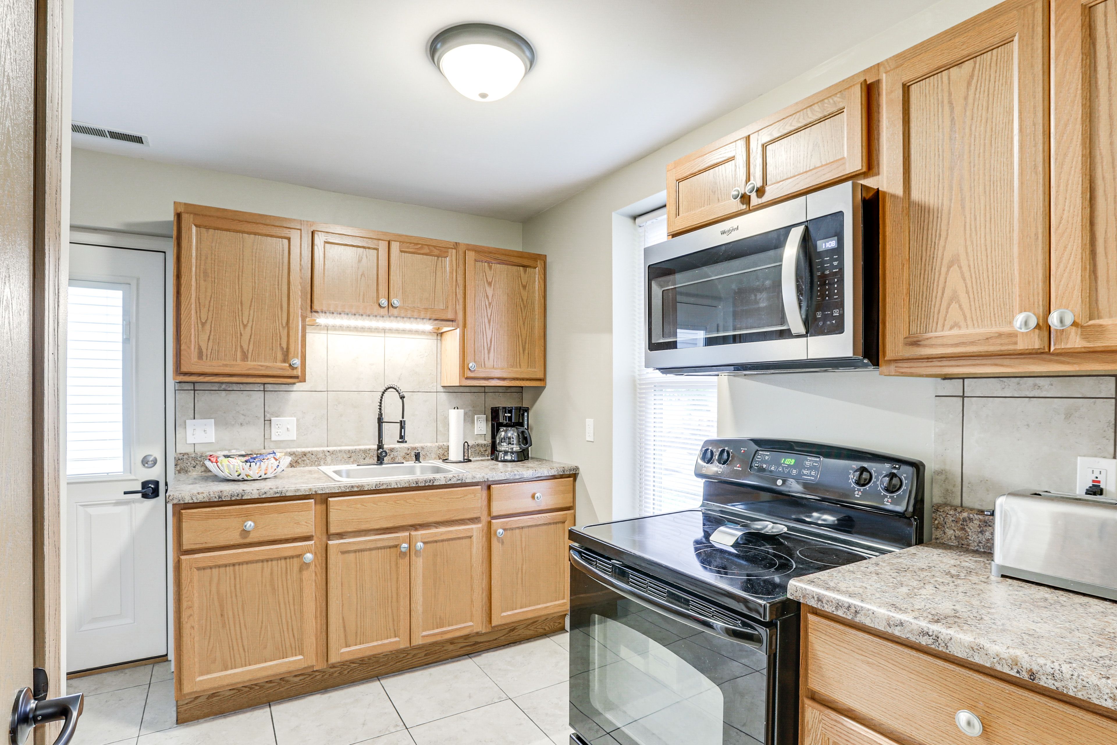 Kitchen | Cooking Basics | Drip Coffee Maker (Coffee Provided)