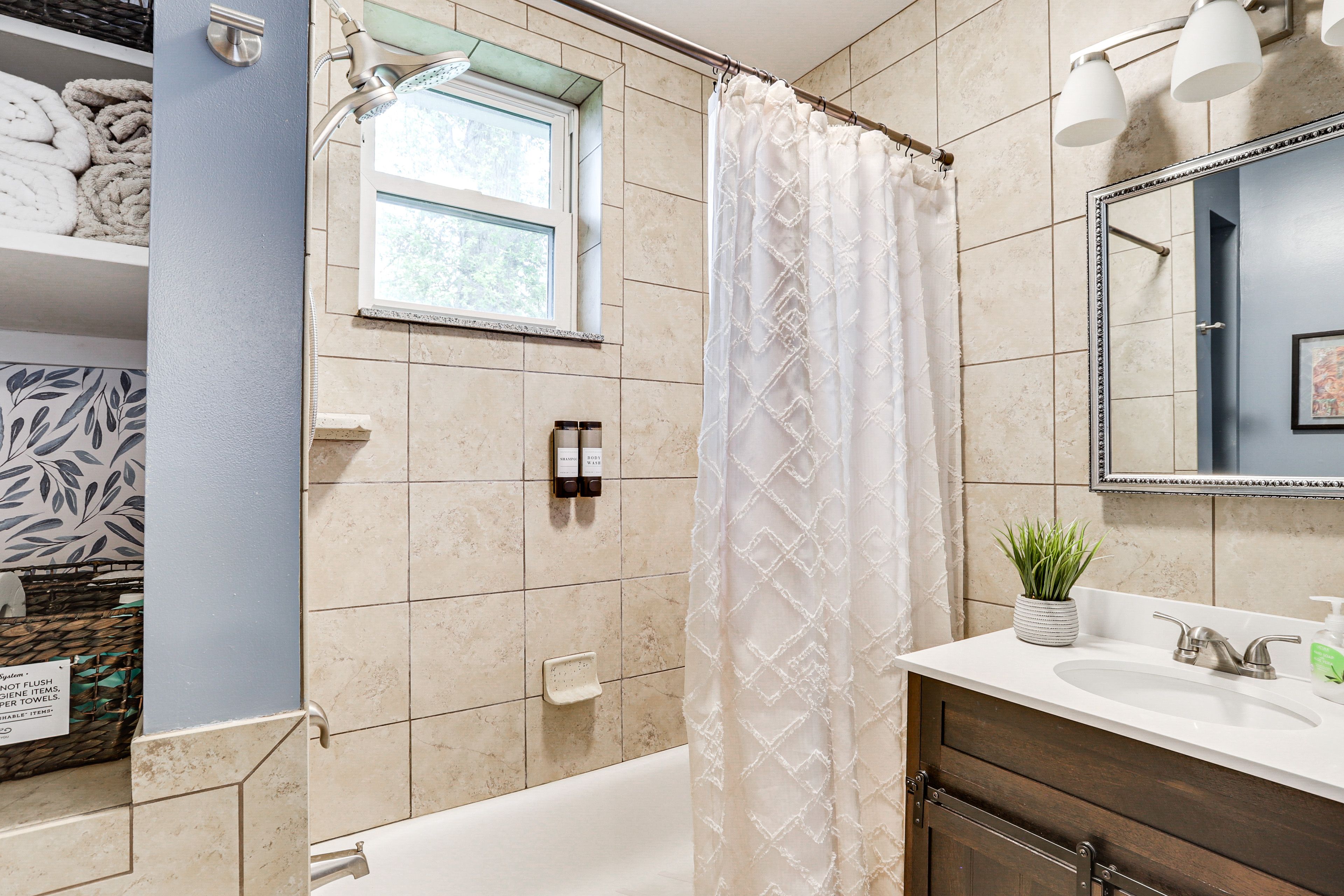 Bathroom | Complimentary Toiletries | Towels Provided