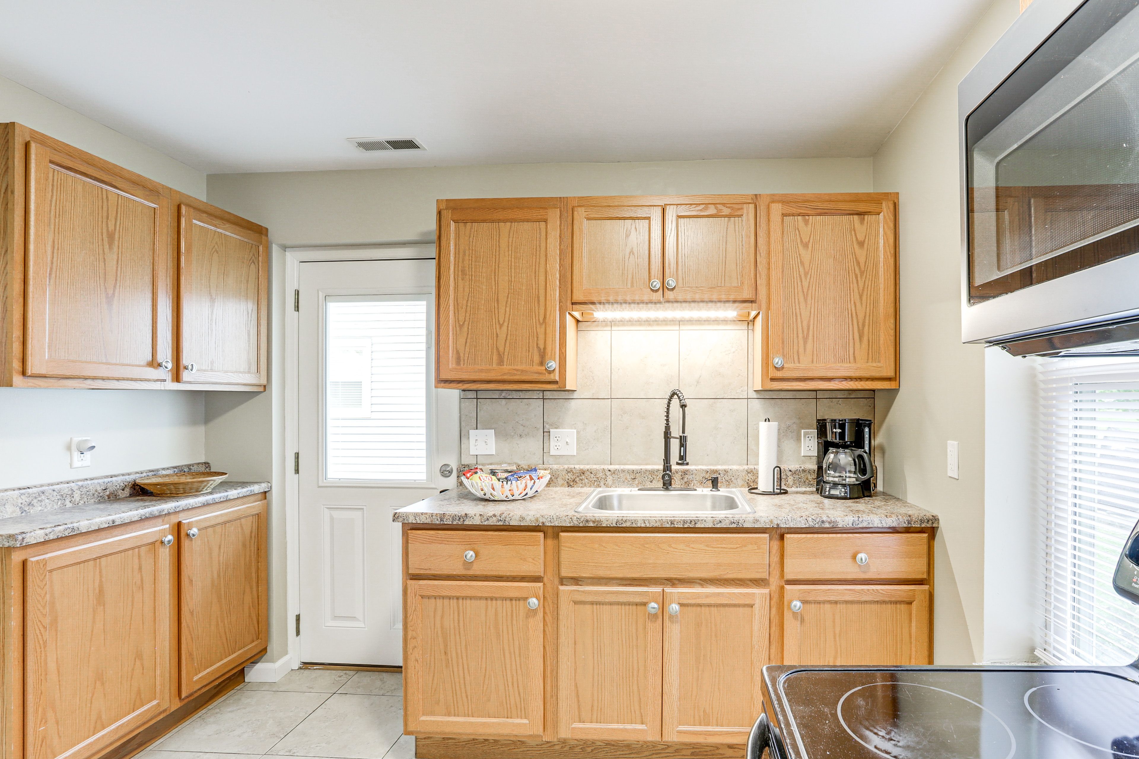 Kitchen | Blender | Trash Bags/Paper Towels