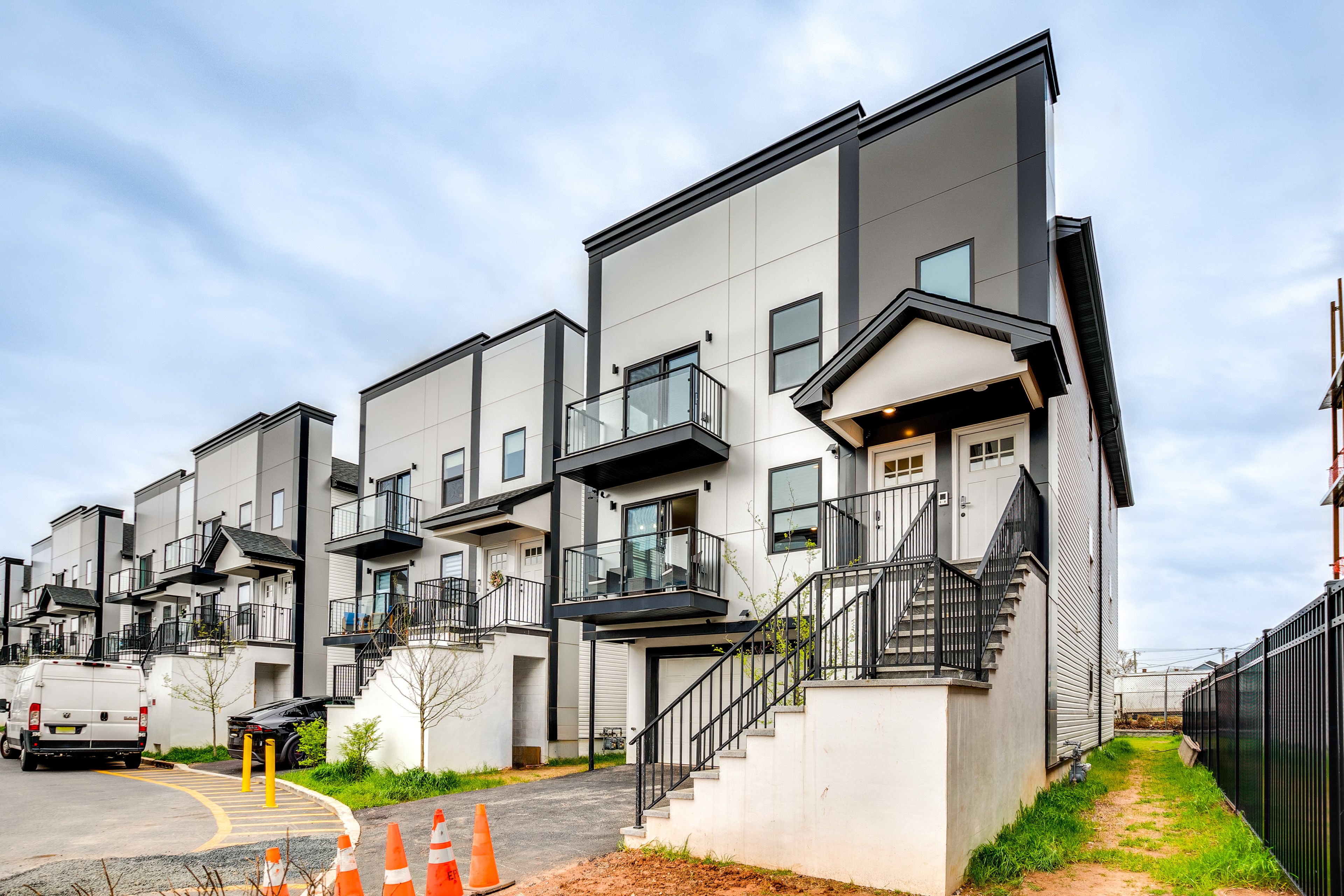 Exterior | Driveway (1 Vehicle) | Free Street Parking