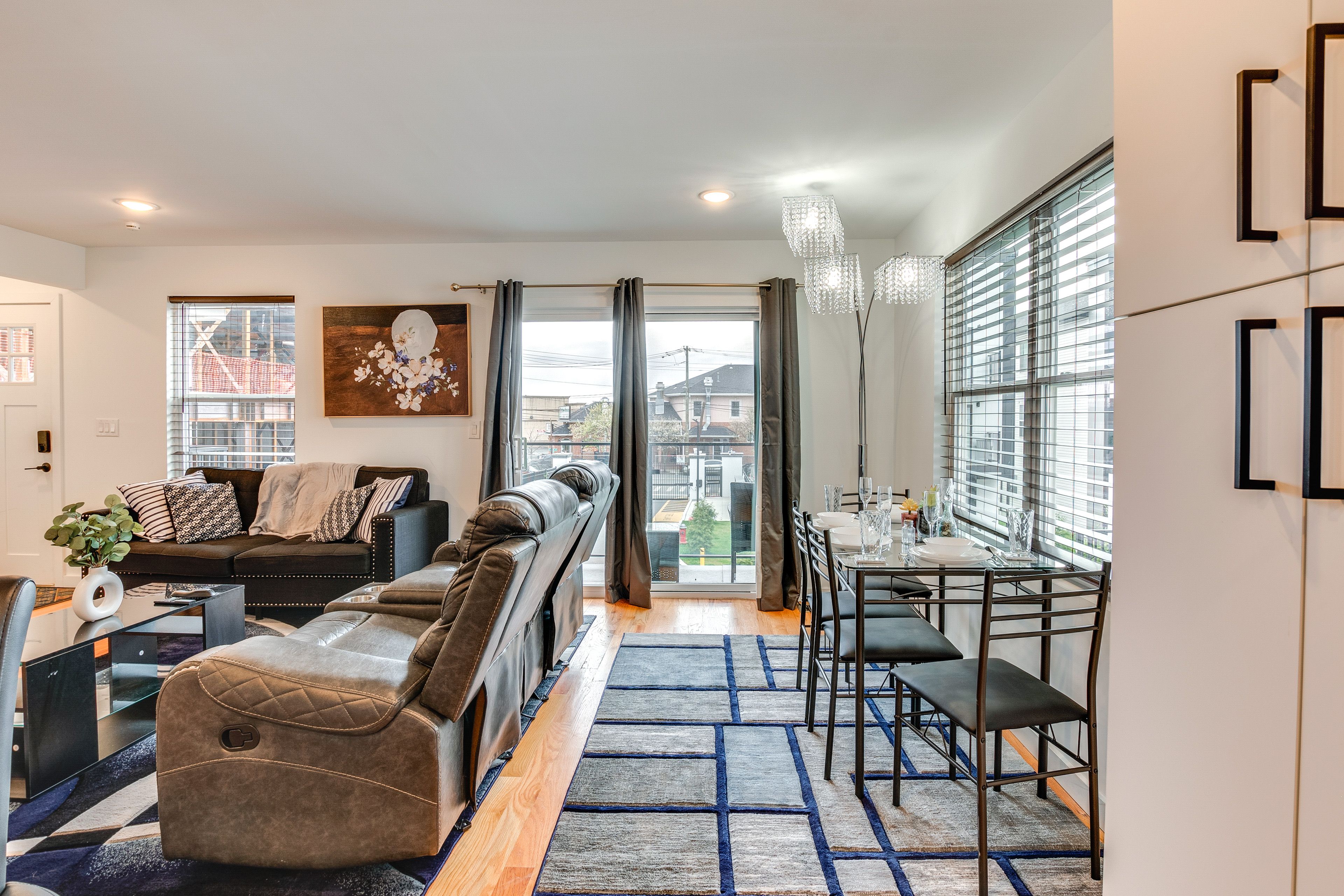 Dining Area | Dishware/Flatware Provided