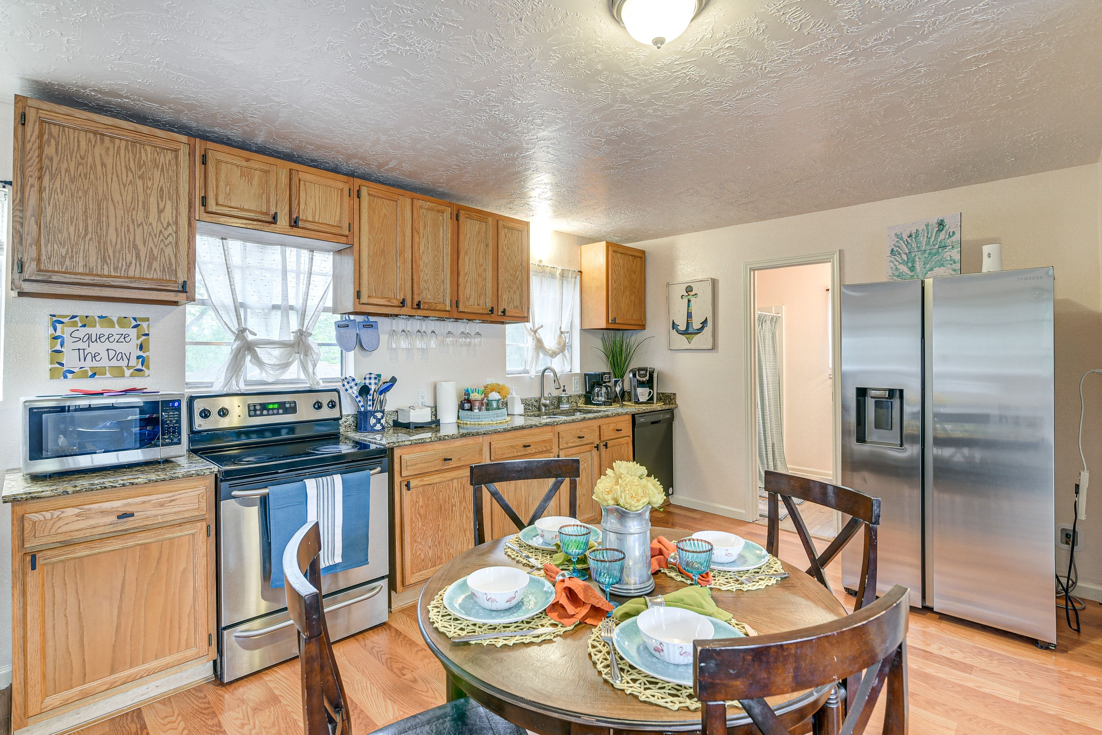 Dining Area | Kitchen