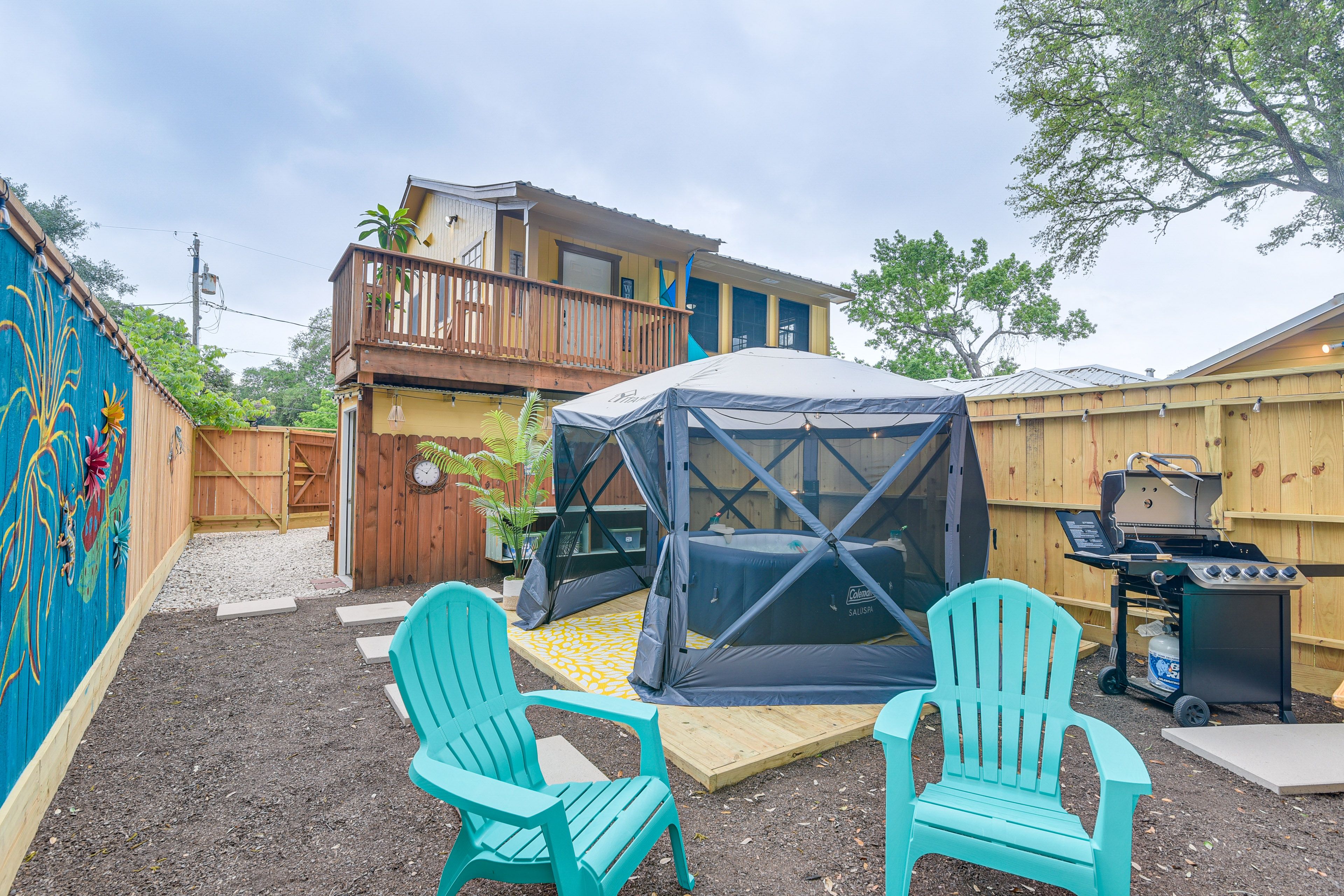 Bacliff Vacation Rental | 1BR | 1BA | Stairs Required | 625 Sq Ft