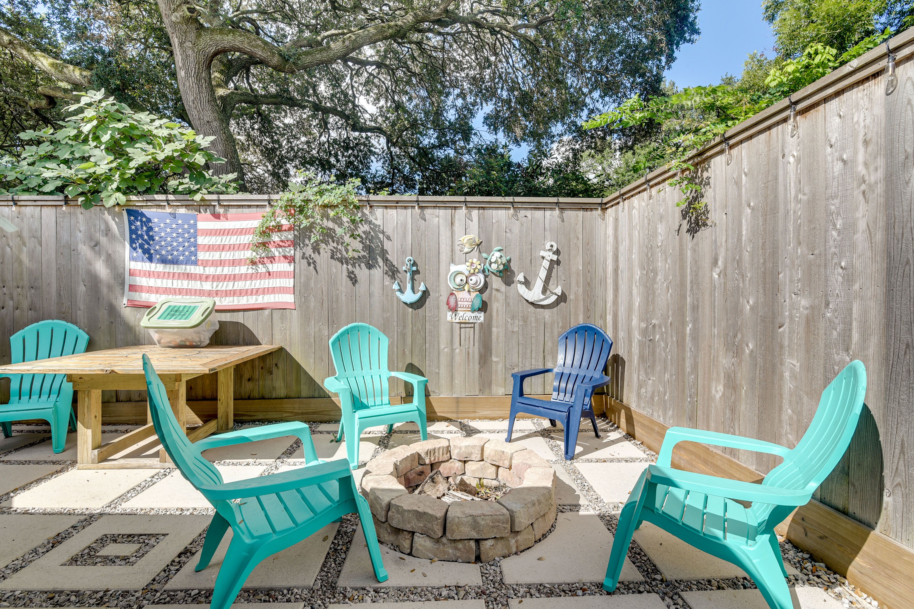 Apartment Exterior | Fire Pit | Gas Grill | Dining Area