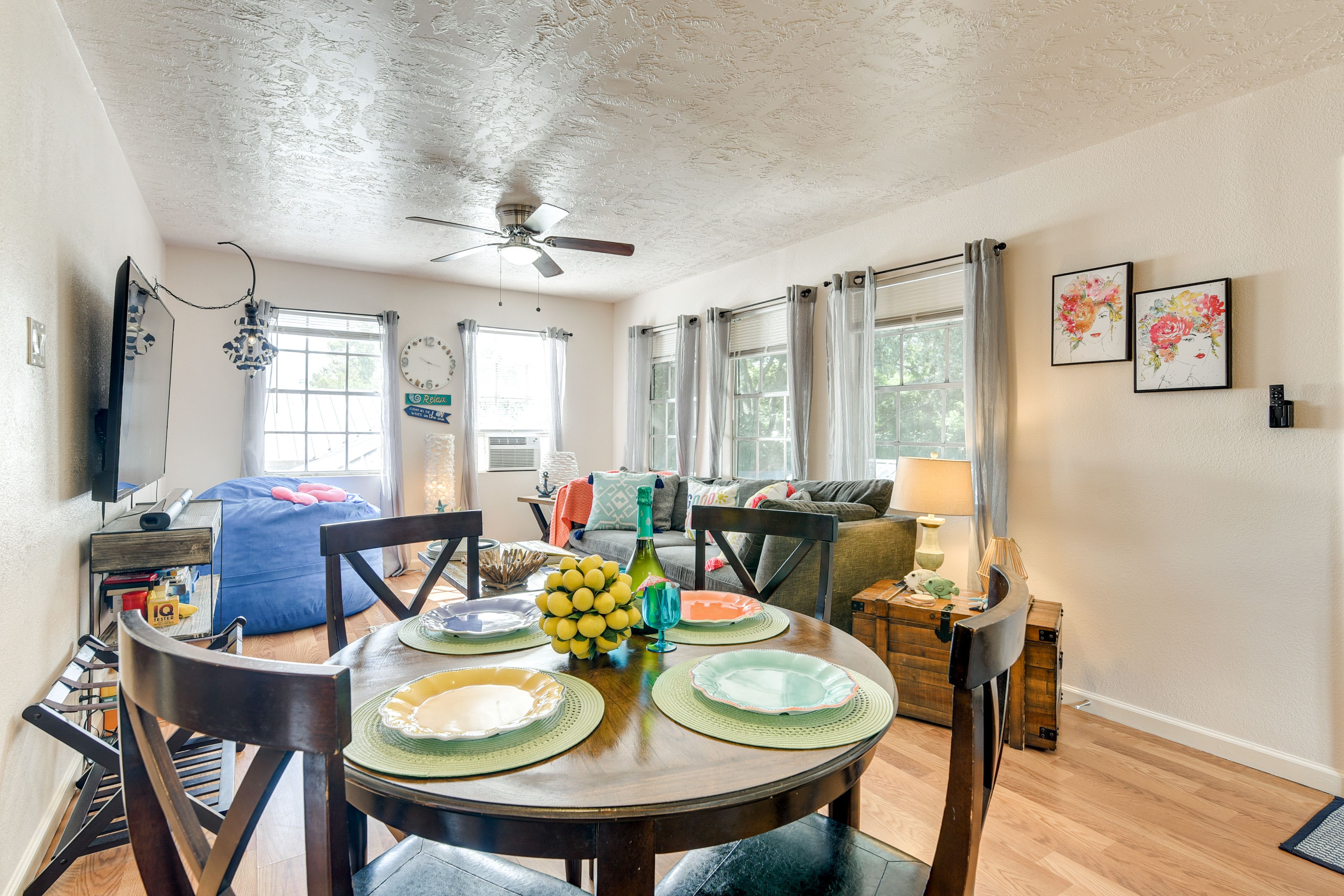 Dining Area | Dishes & Flatware Provided