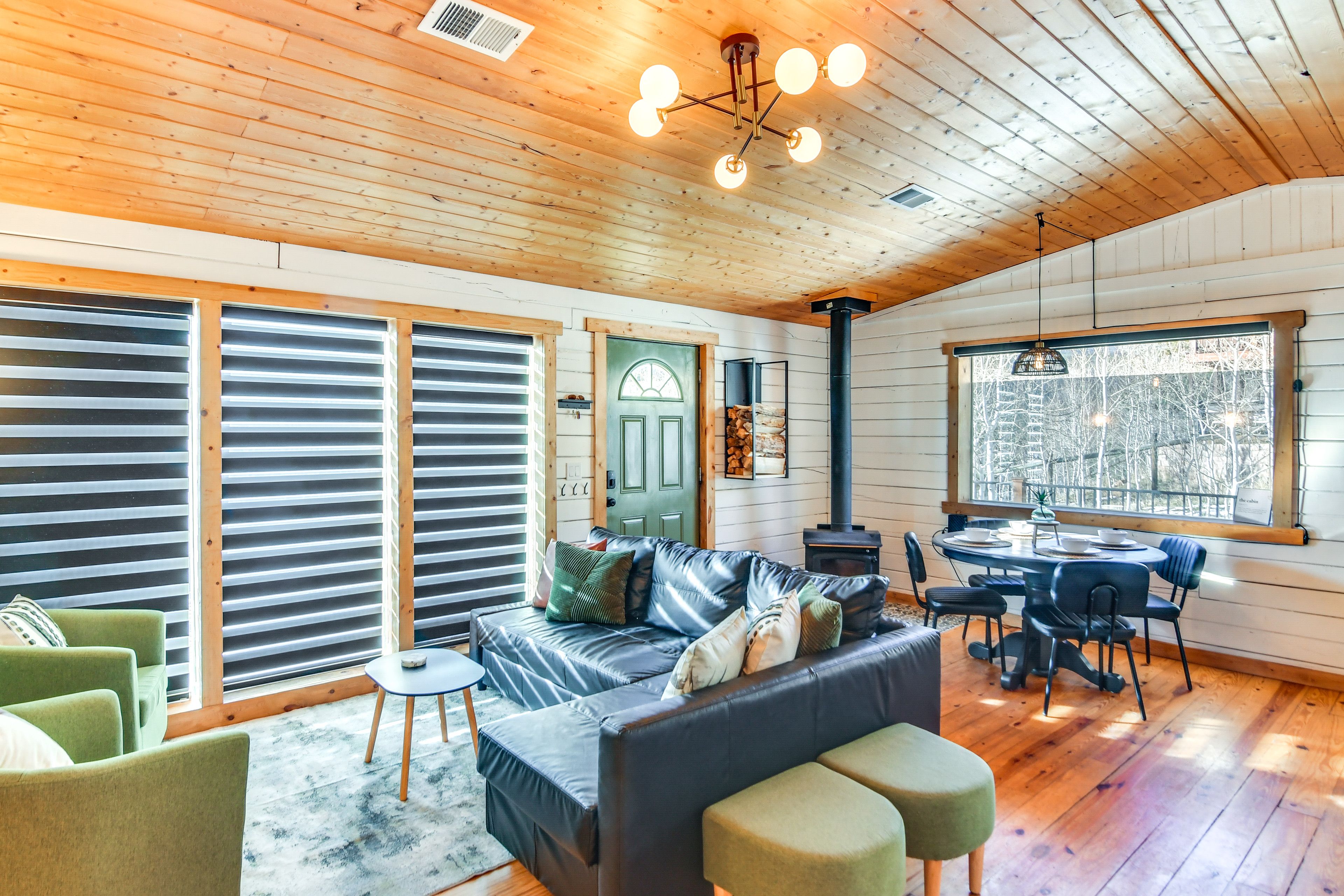 Living Room | Full Sleeper Sofa | Central Heating | Free WiFi