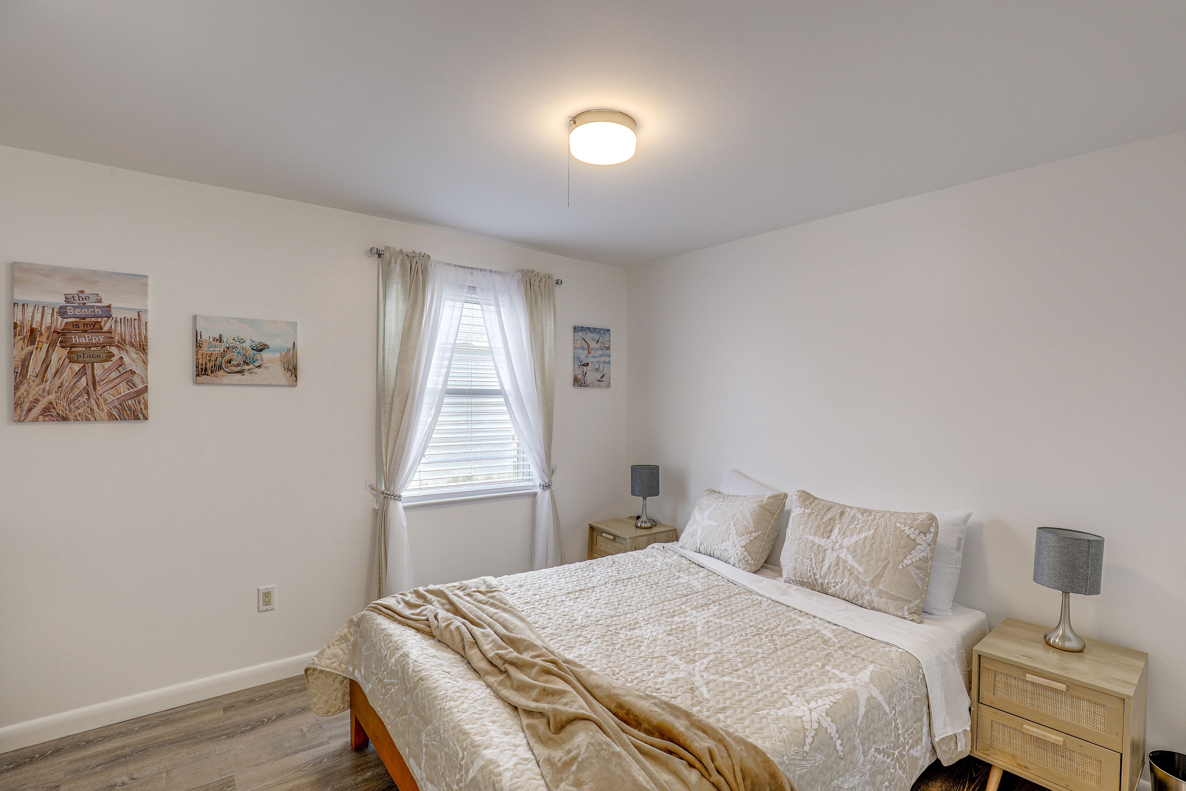 Bedroom 2 | Queen Bed | Smart TV