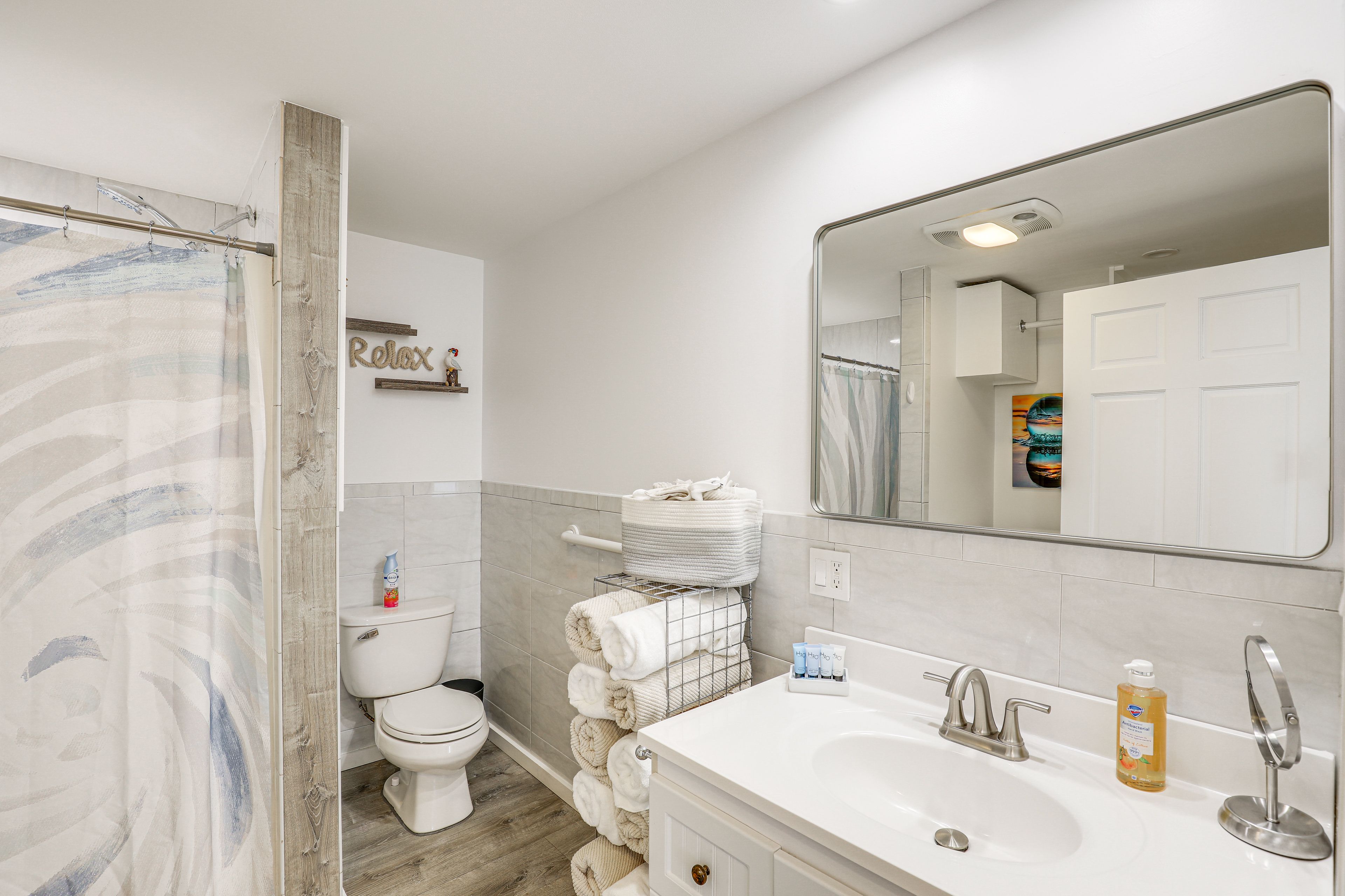 Full Bathroom | Complimentary Toiletries | In-Unit Laundry