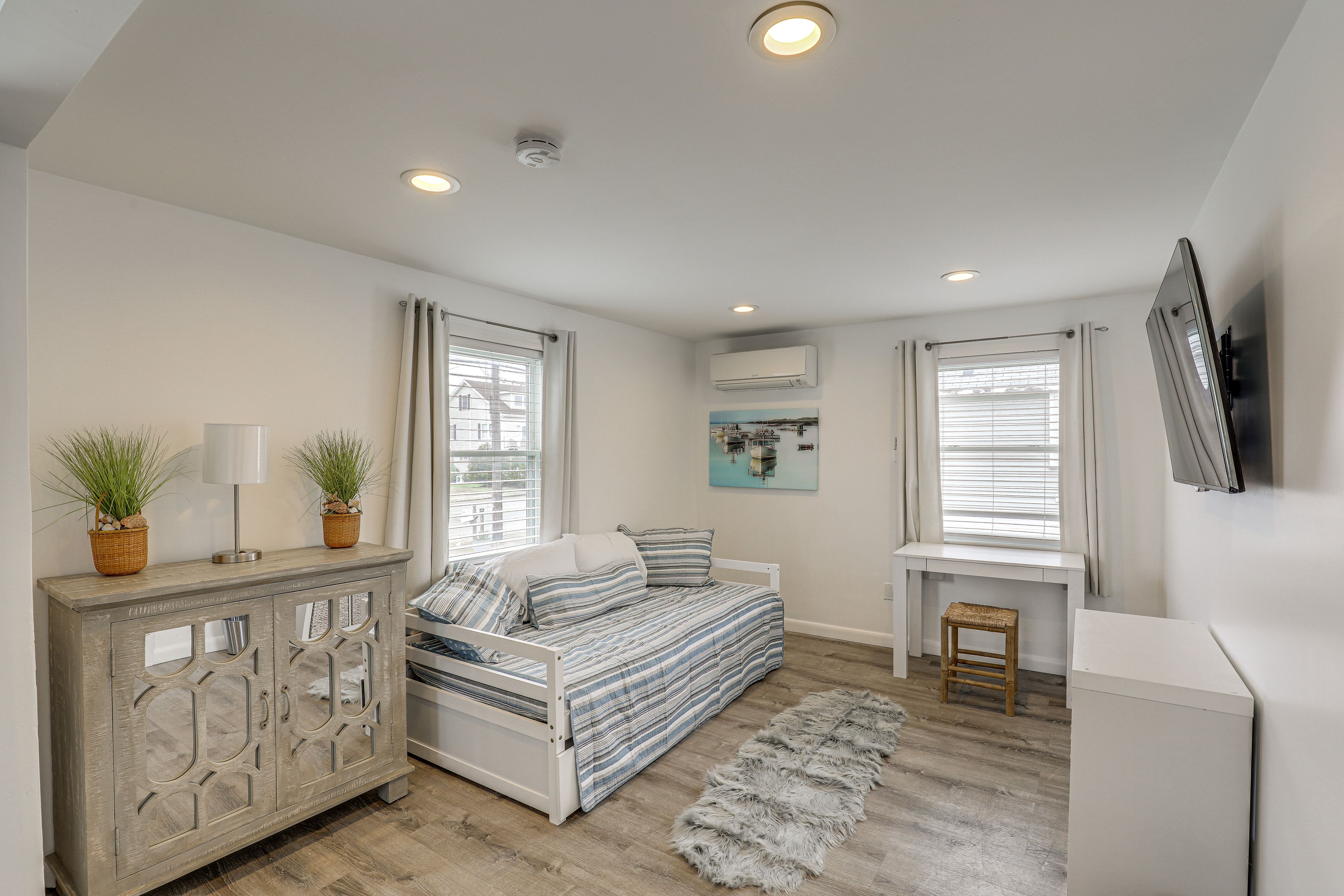 Bedroom 1 | King Bed | Twin Bed w/ Twin Trundle | Smart TV
