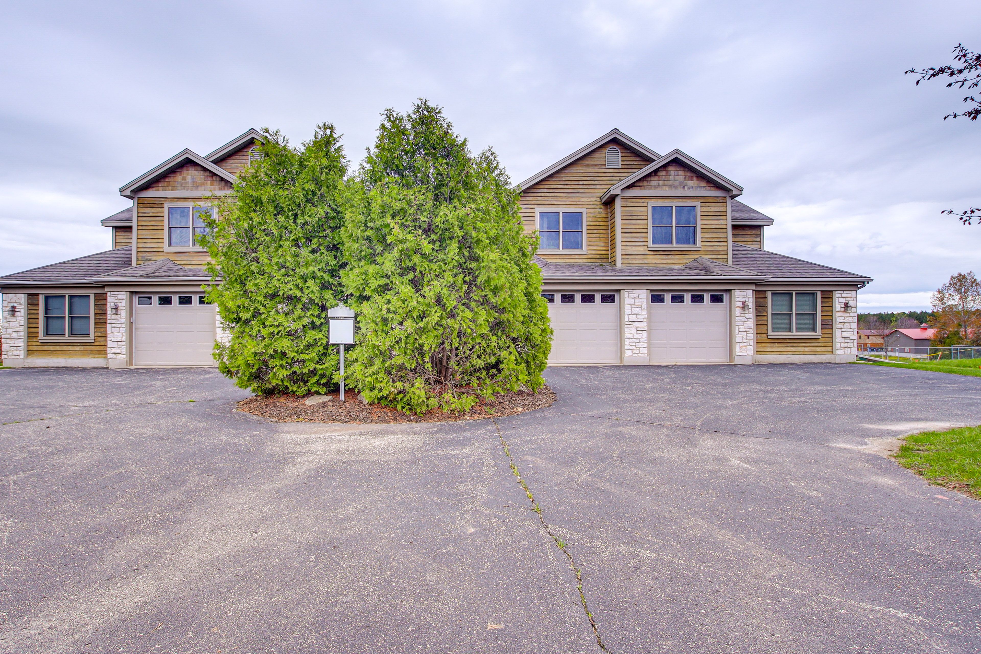 Parking | Garage (1 Vehicle) | Driveway (2 Vehicles) | Free Street Parking