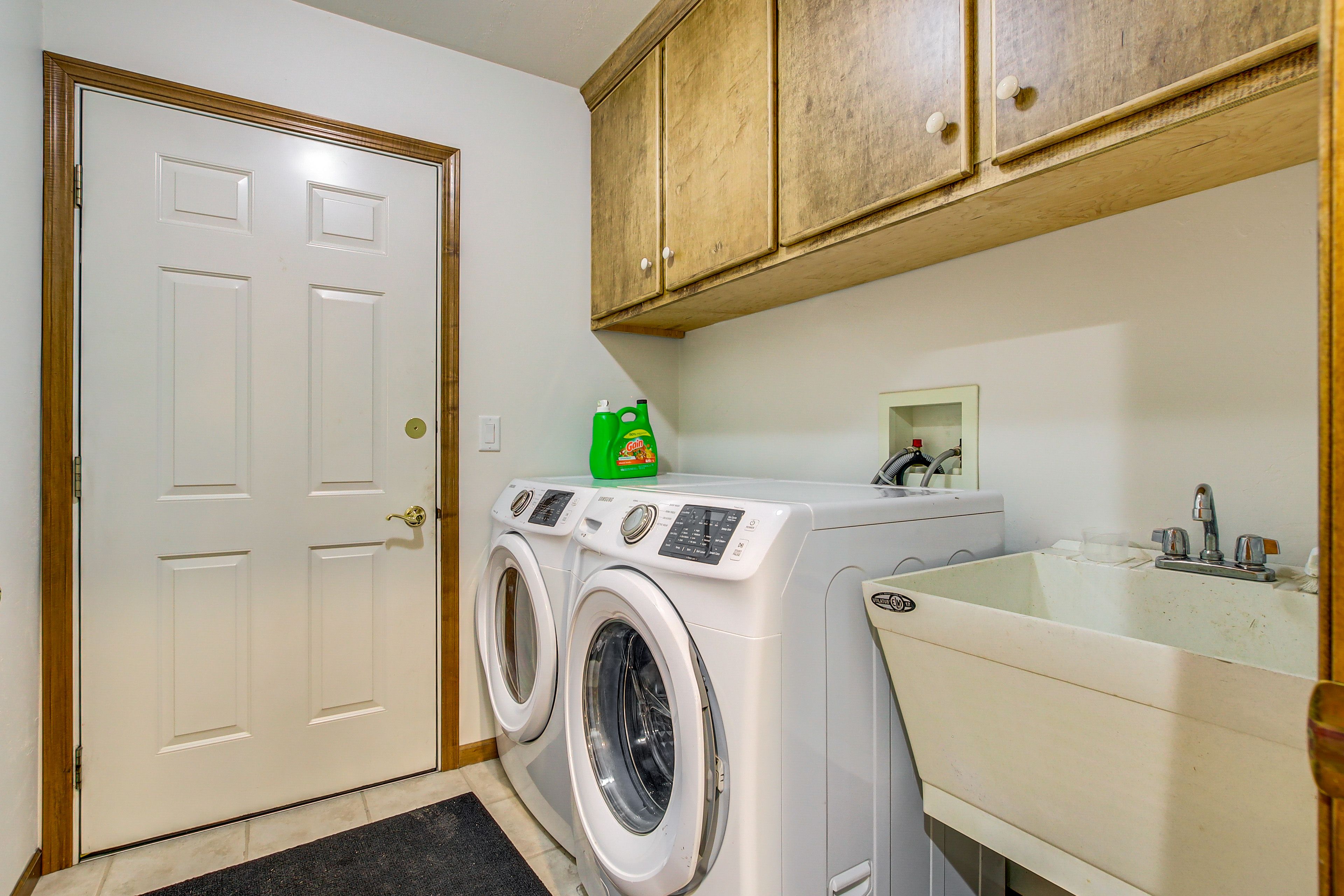 Laundry Room | Main Level