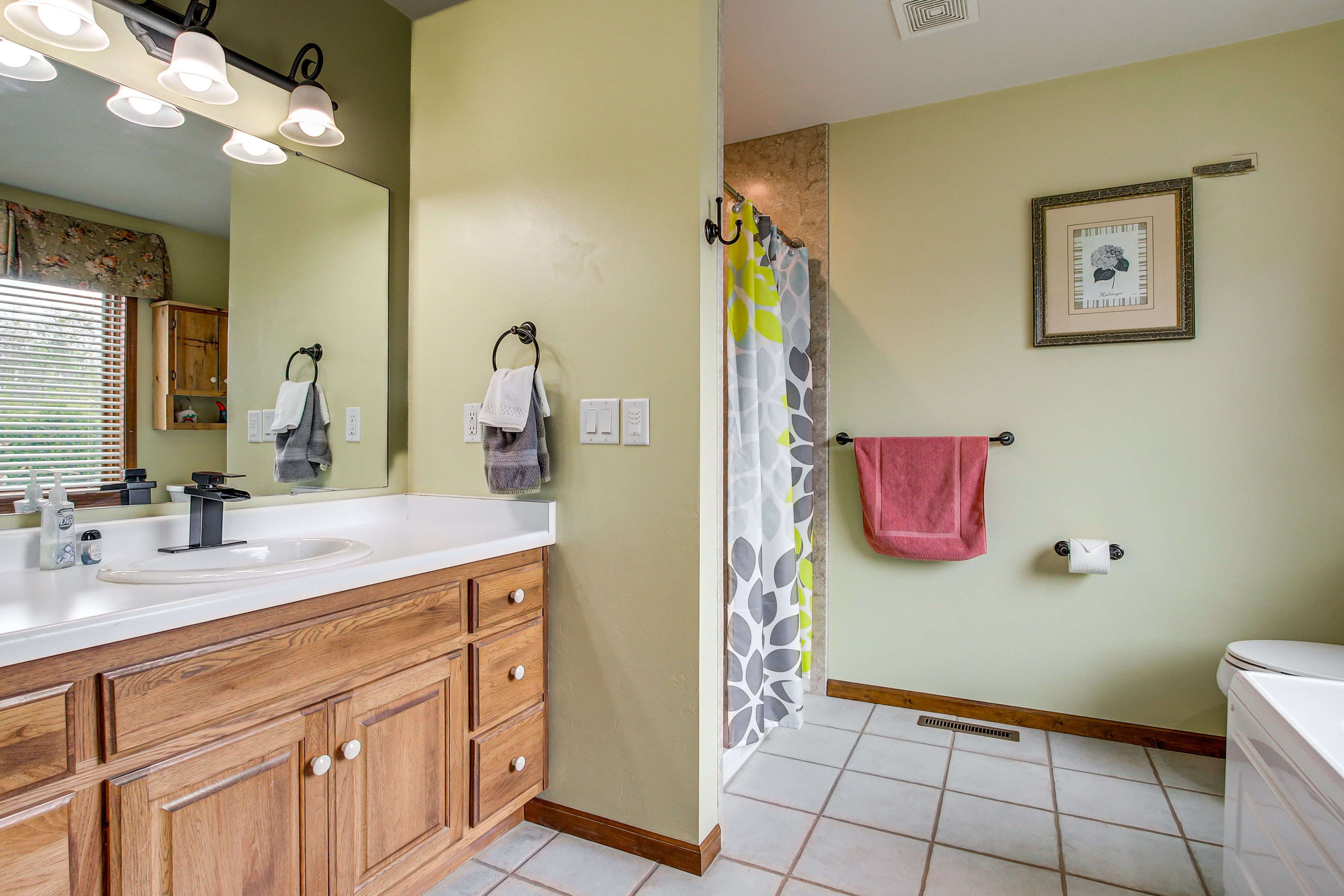 En-Suite Bathroom | Towels | Soaker Tub | Main Level