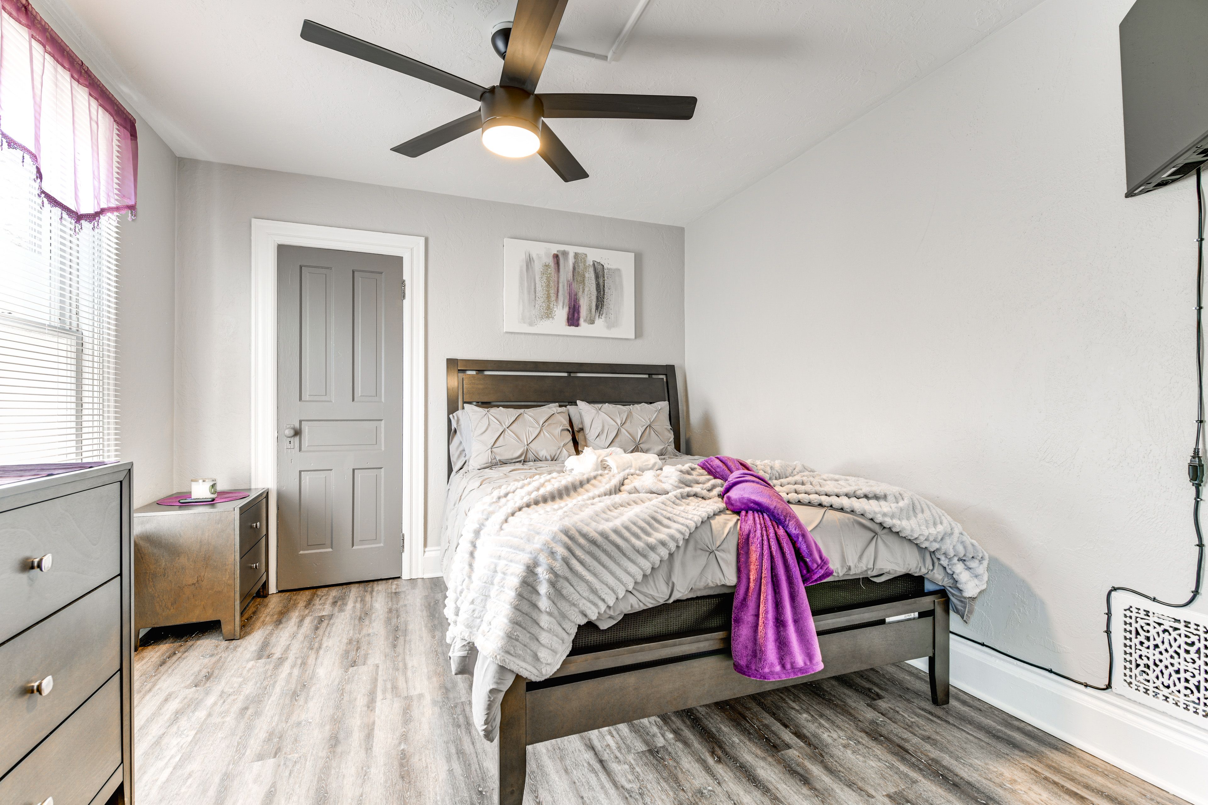 Bedroom 2 | 2nd Floor | Queen Bed | Smart TV