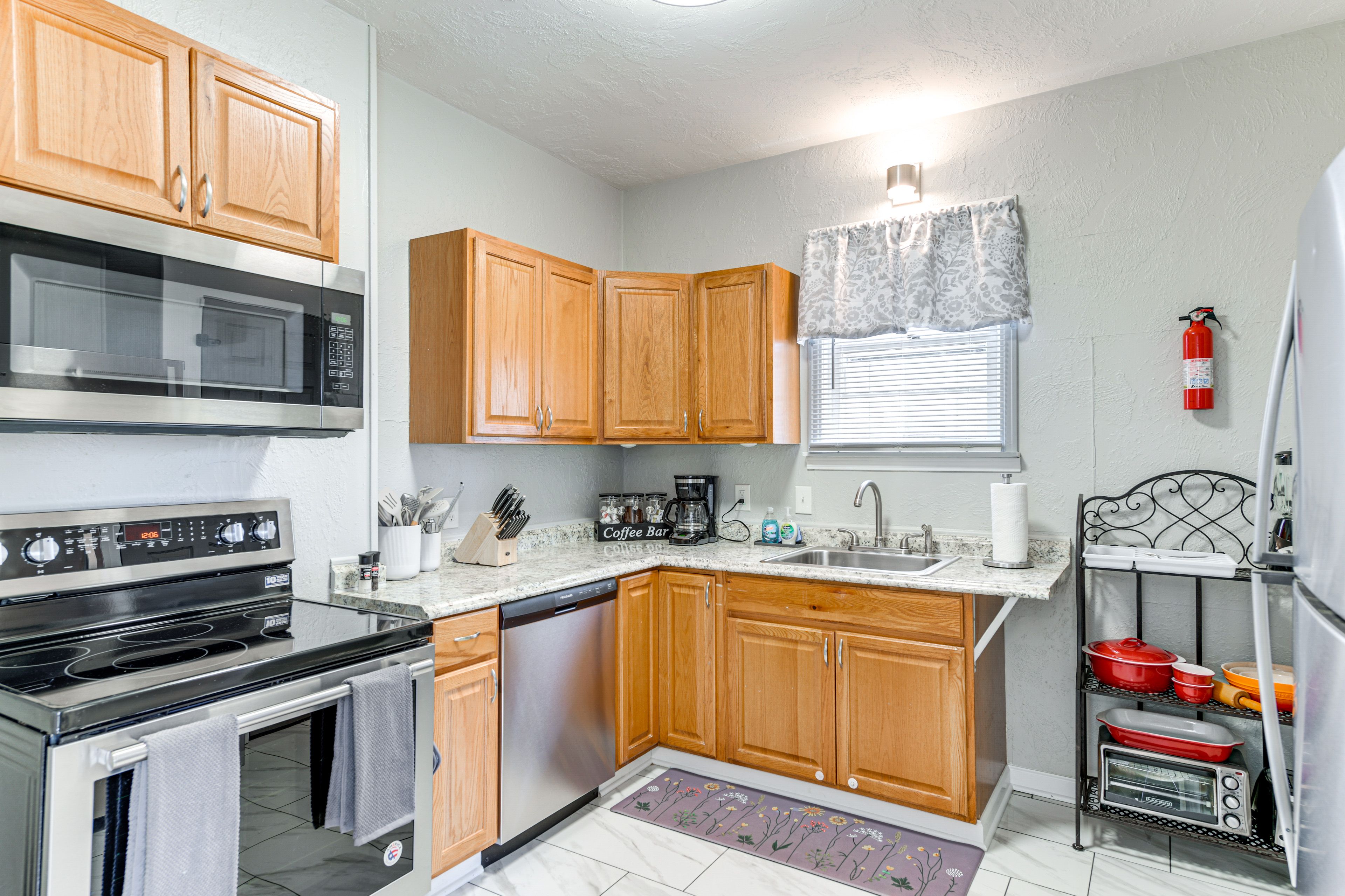 Kitchen | 1st Floor | Toaster | Blender | Spices