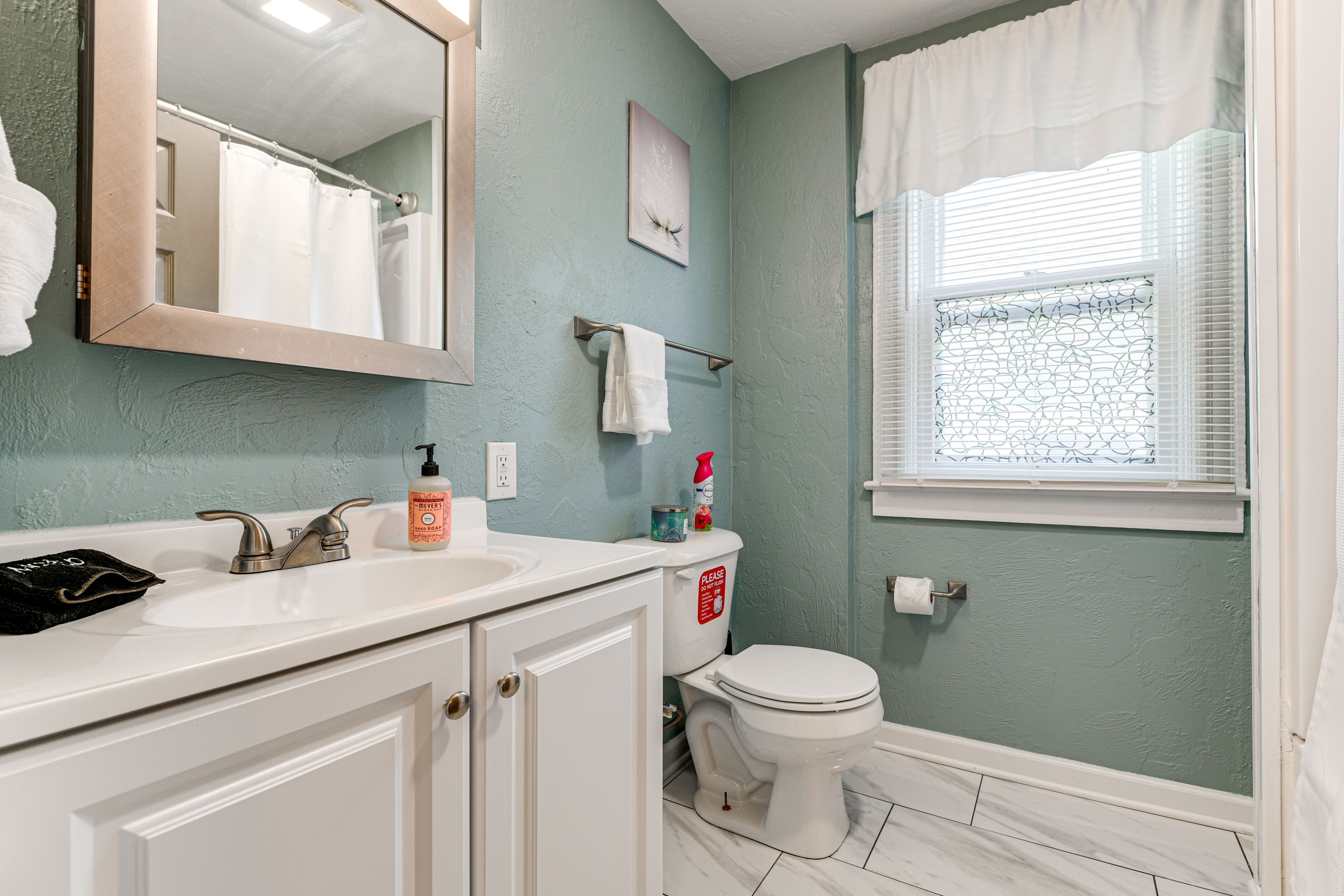 Full Bathroom | 2nd Floor