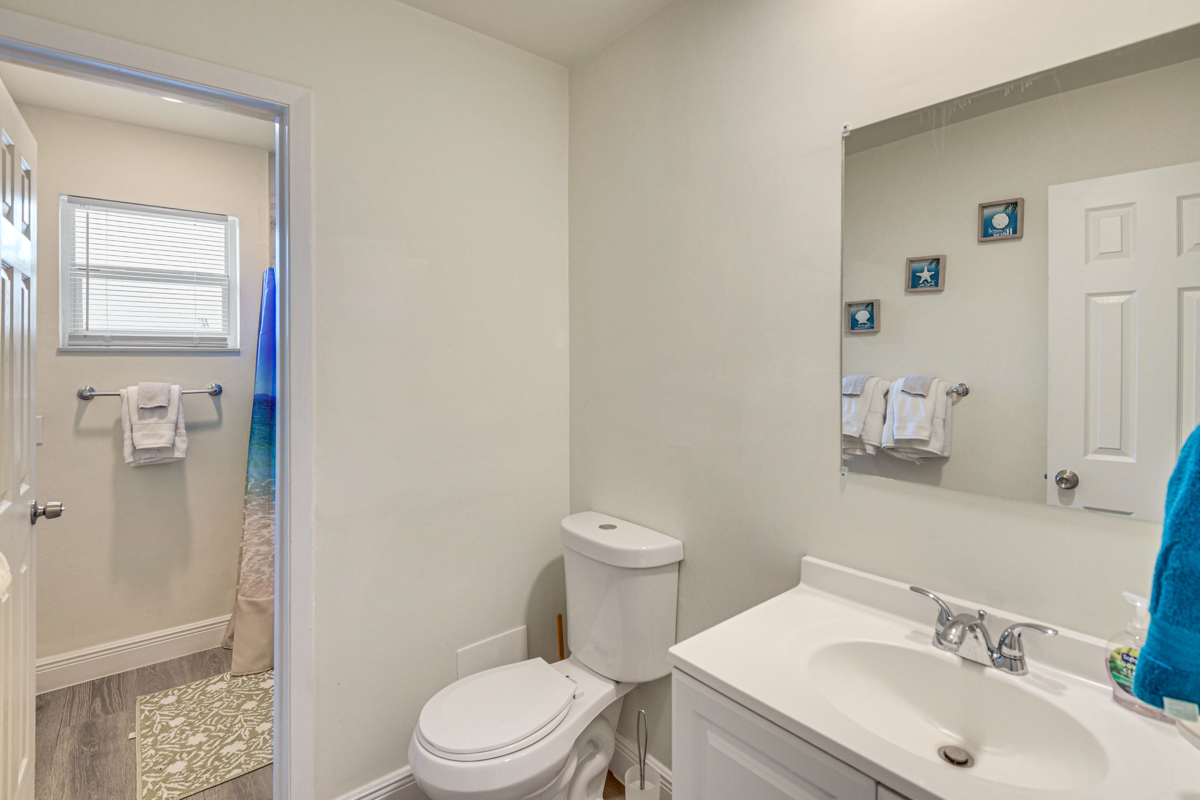 Full Bathroom | Complimentary Toiletries