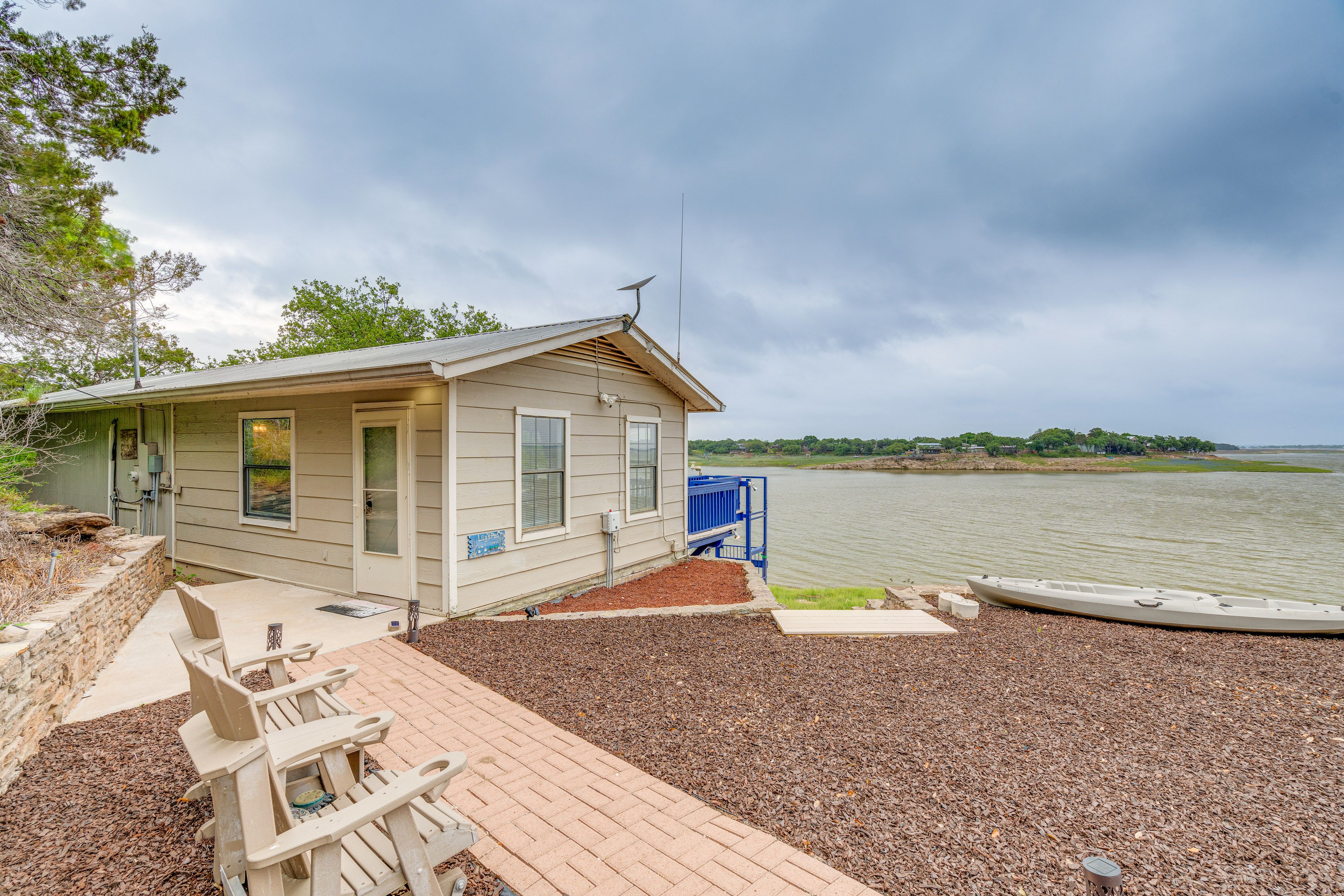 Exterior | Direct Lake Access | Kayaks